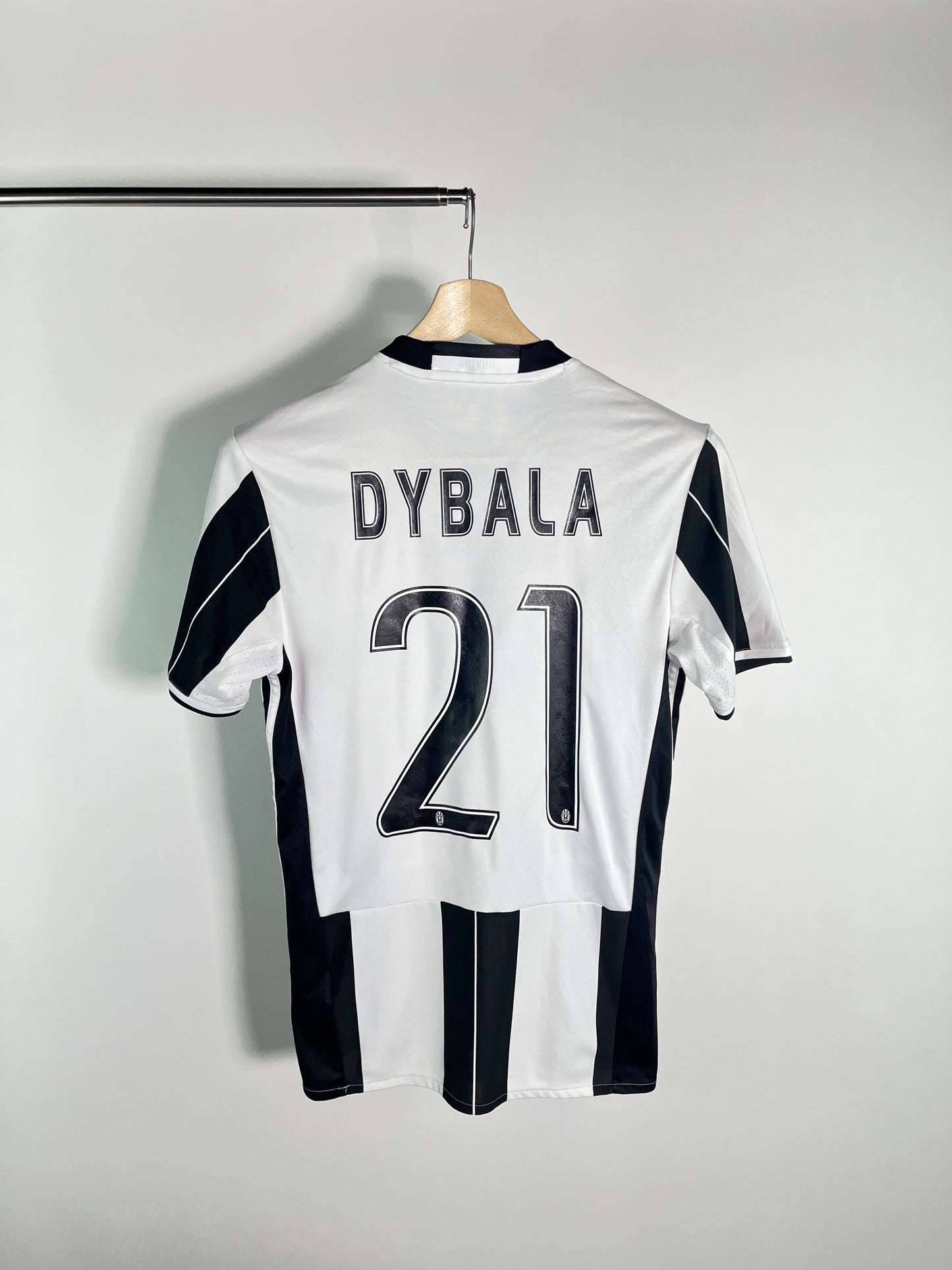 Jersey Juventus Local 2016 2017 Paulo Dybala (S)