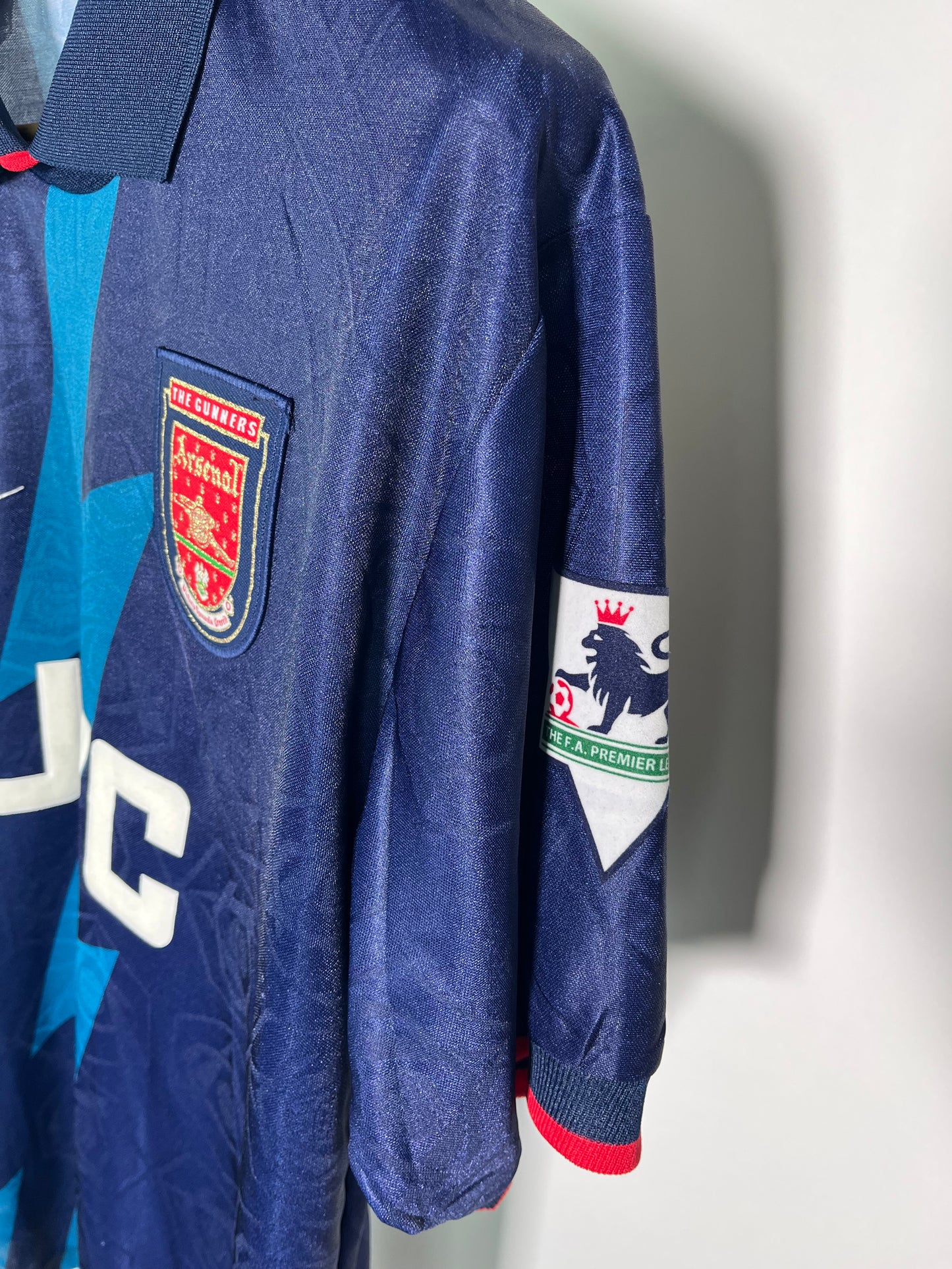Jersey Arsenal Visita 1995 1996 Dennis Bergkamp (M)