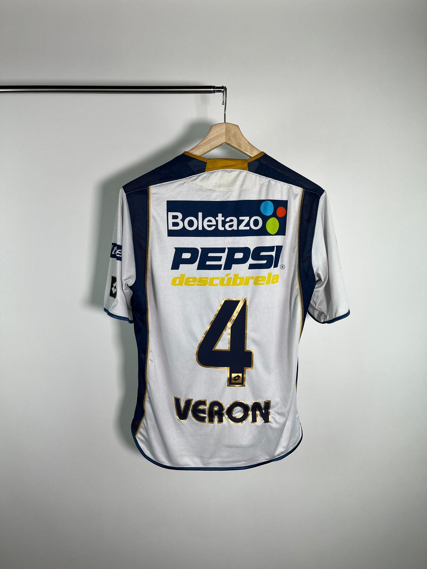 Jersey Pumas Local 2004 2005 Darío Verón (L)