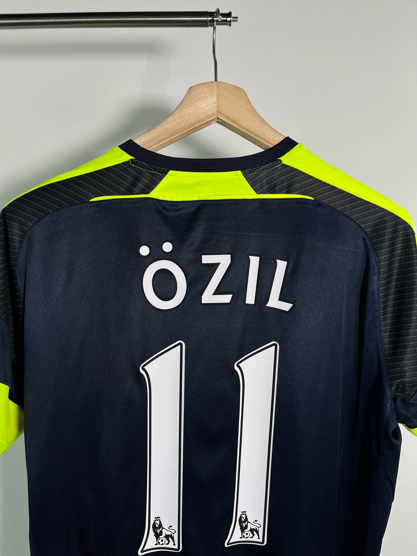 Jersey Arsenal Tercera 2016 2017 Mesut Özil (L)