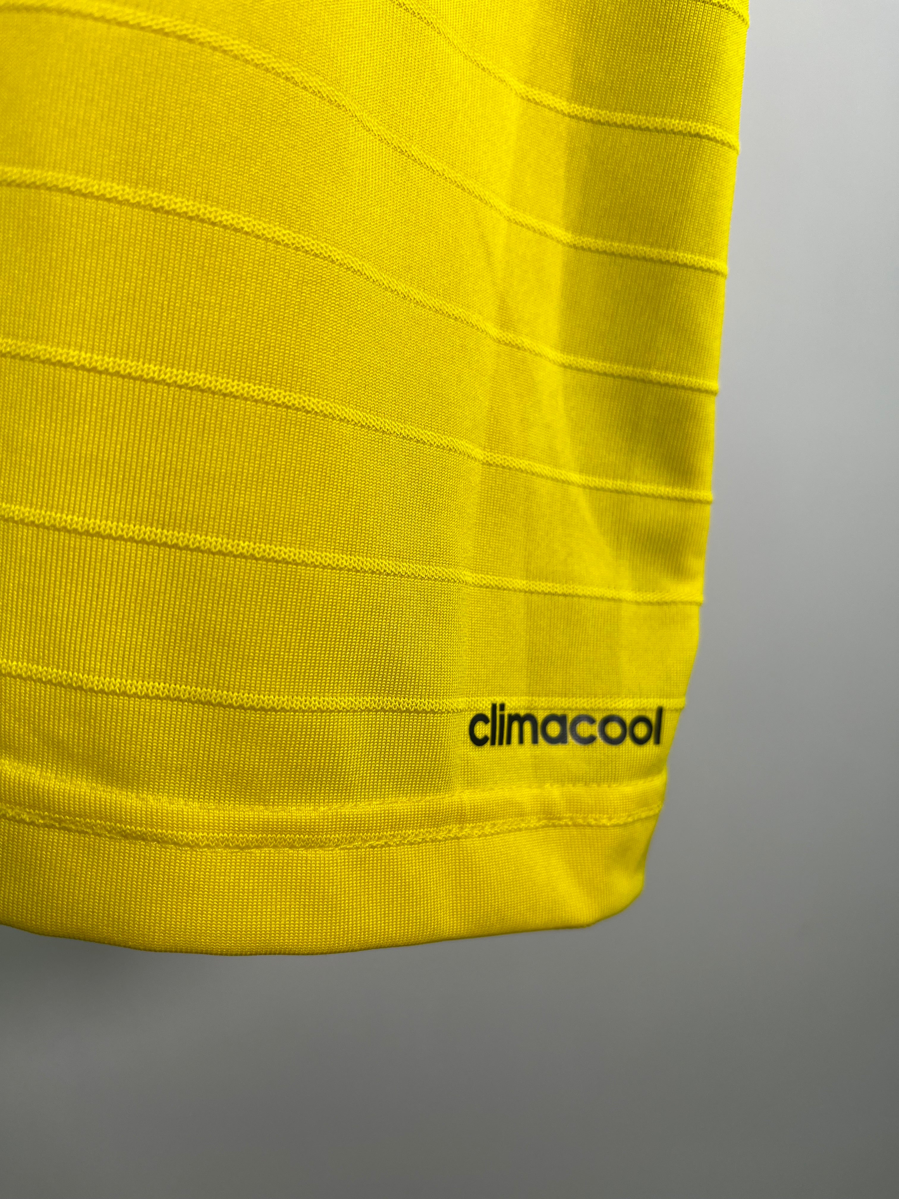 Jersey Suecia Local 2014 2016 Zlatan Ibrahimovic (L)