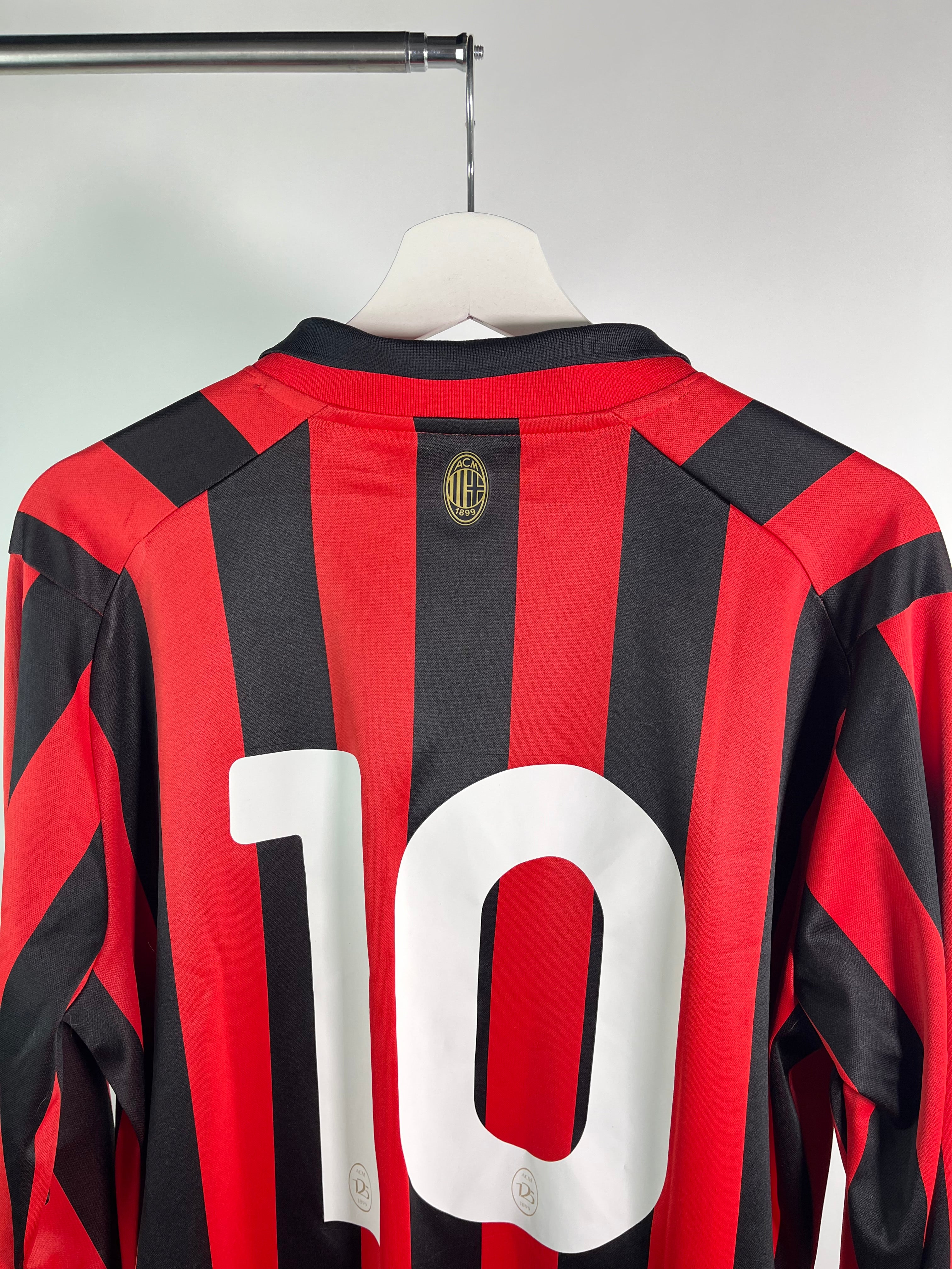 Jersey AC Milán Especial 2024 2025 125 Aniversario Manga Larga Rafael Leao (XL)