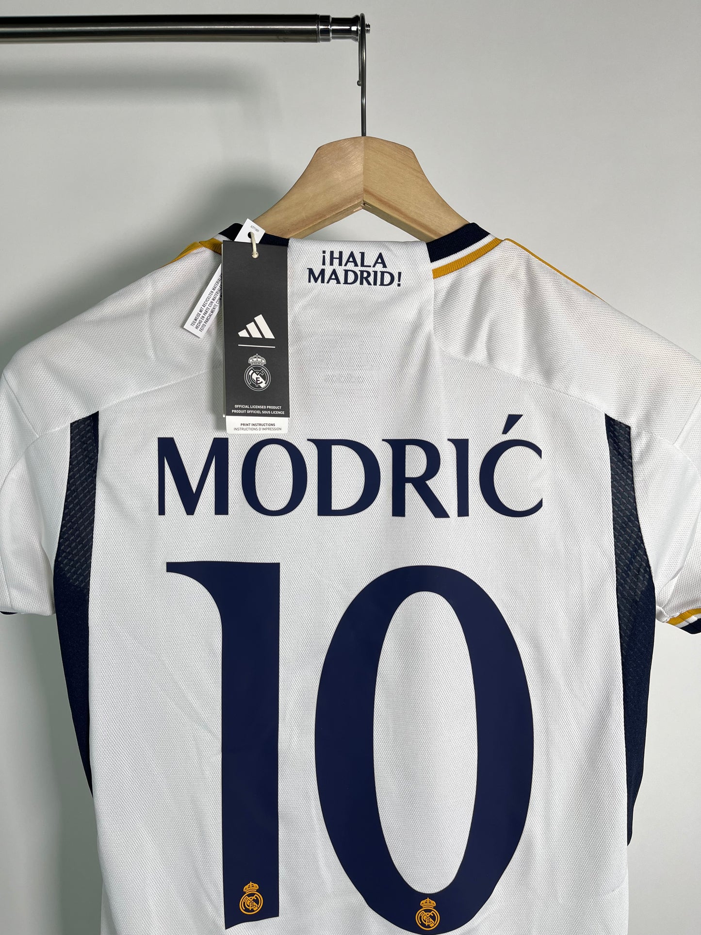 Jersey Real Madrid Local 2023 2024 *C/Etiquetas* Luka Modrić (S Mujer)