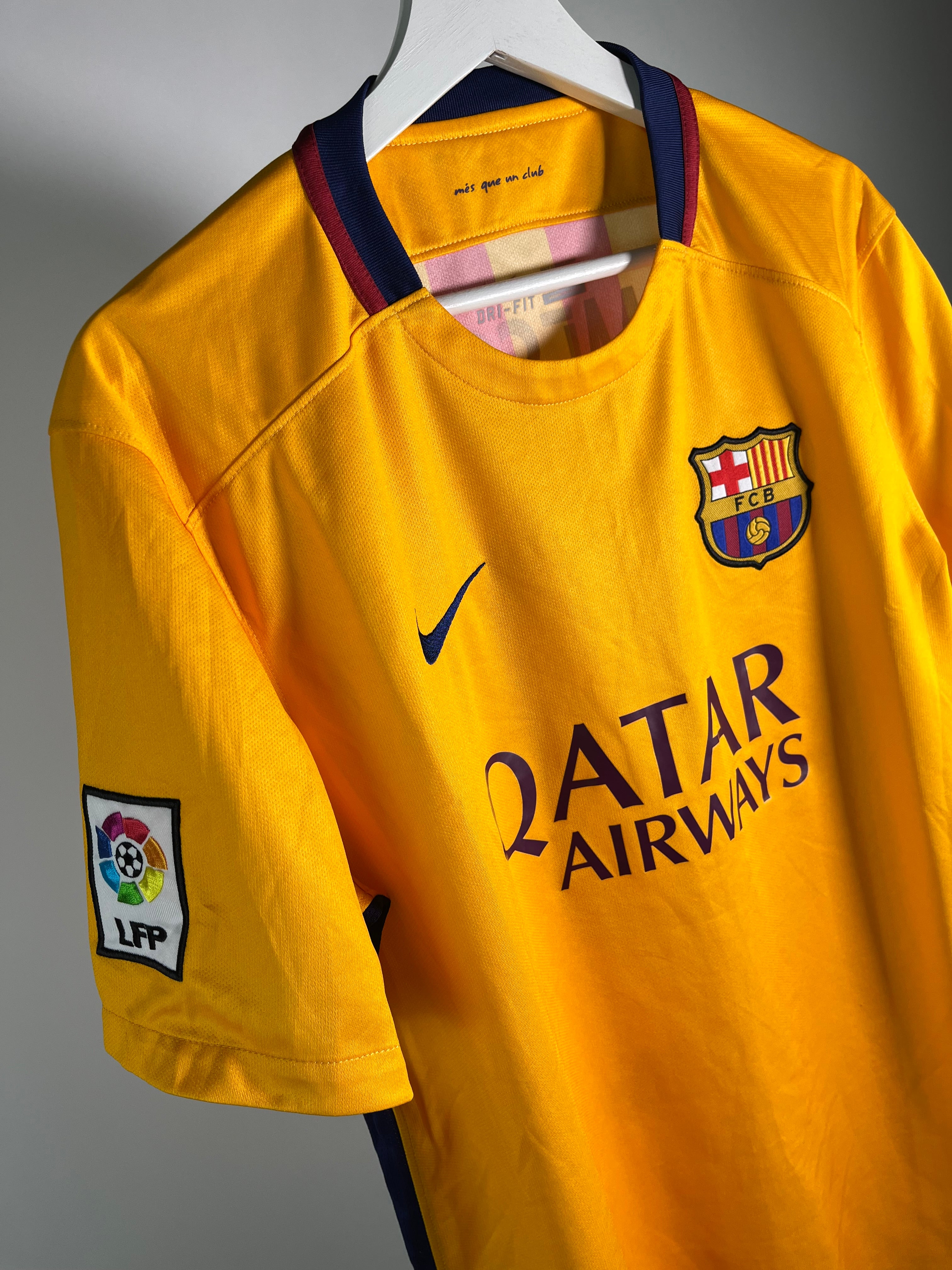 Jersey Barcelona Visita 2015 2016 Lionel Messi (L)