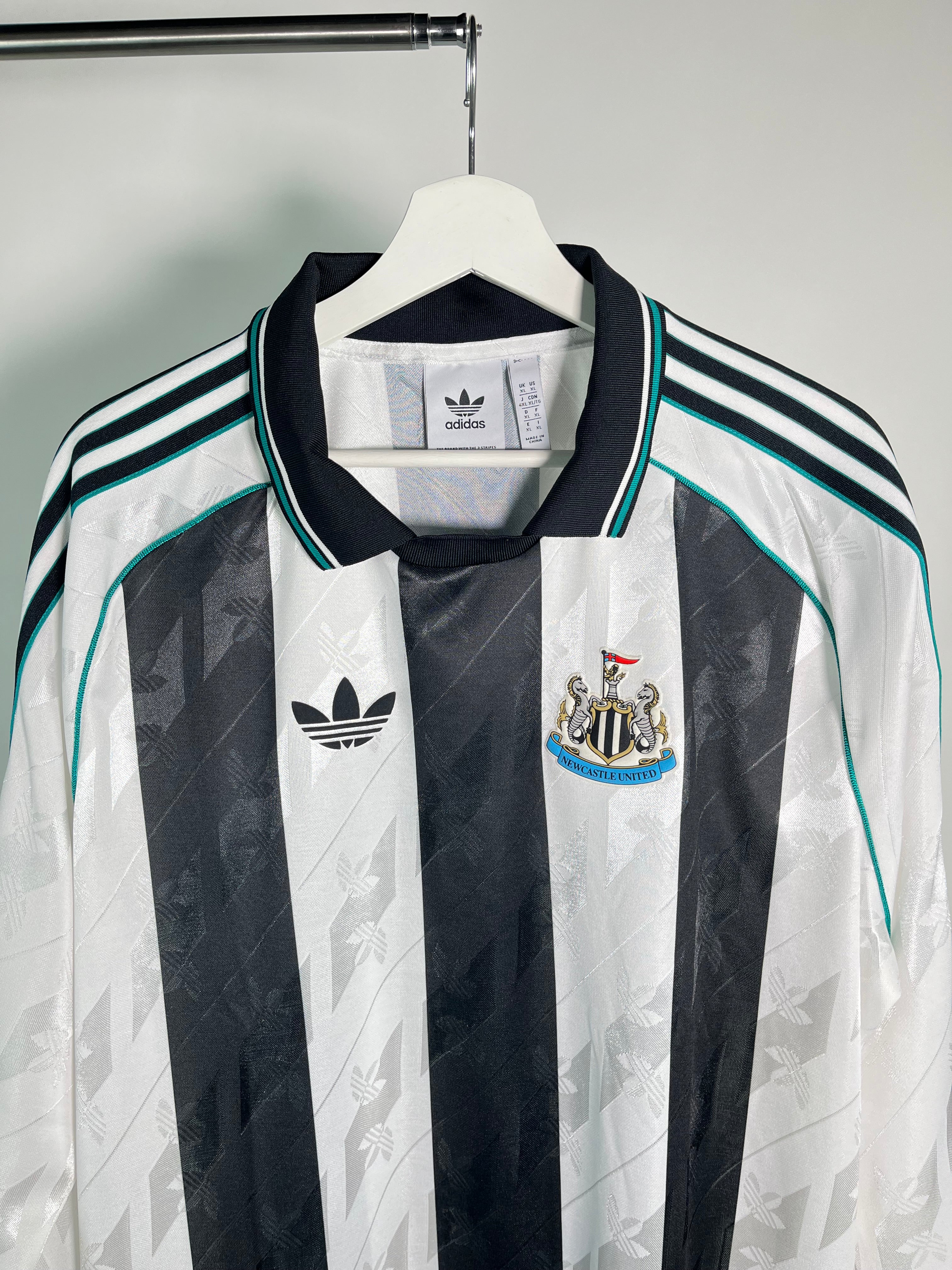 Jersey Newcastle Especial 2024 2025 Manga Larga (XL)