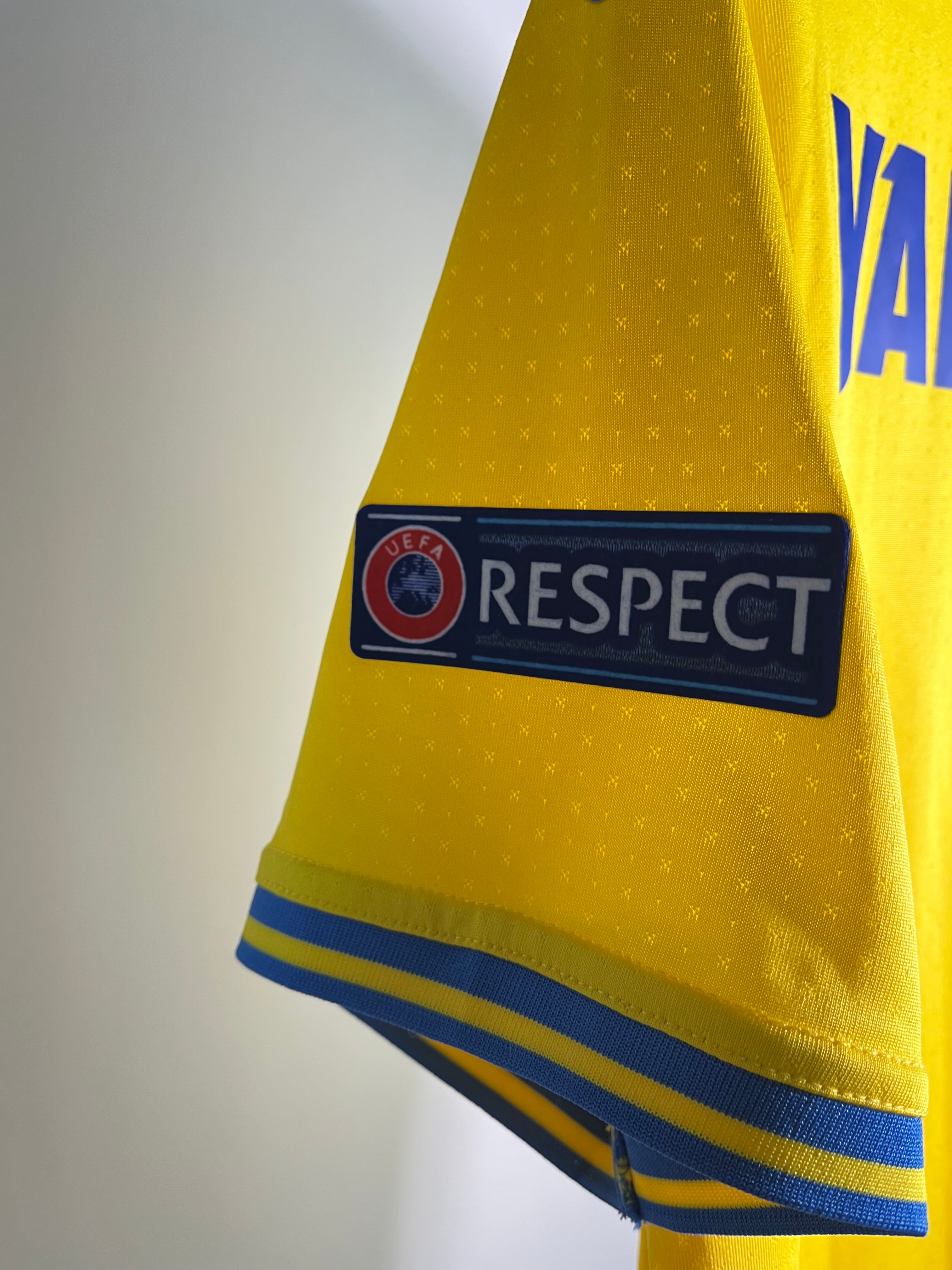Jersey Ucrania Local 2021 2022 Match Detail vs Inglaterra Andriy Yarmolenko (L)