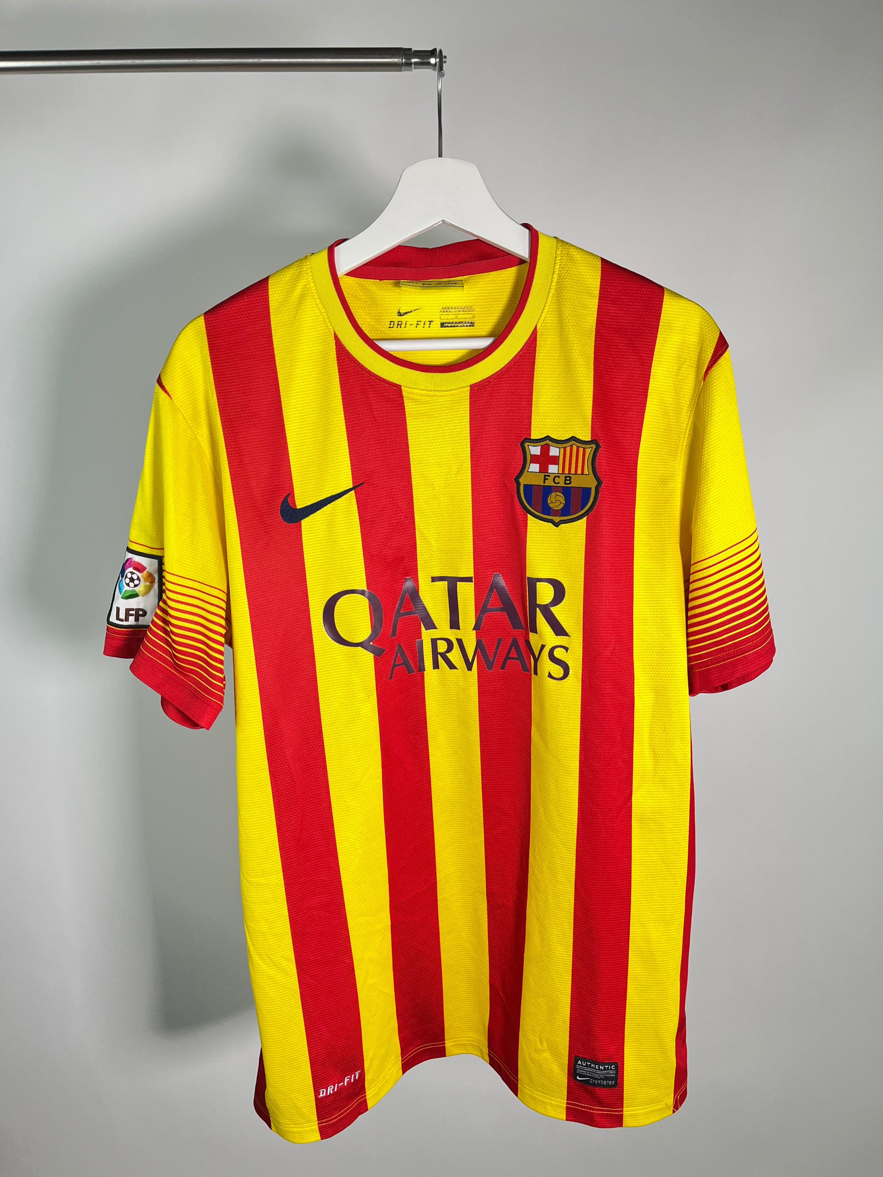 Jersey Barcelona Visita 2013 2014 Lionel Messi (L)