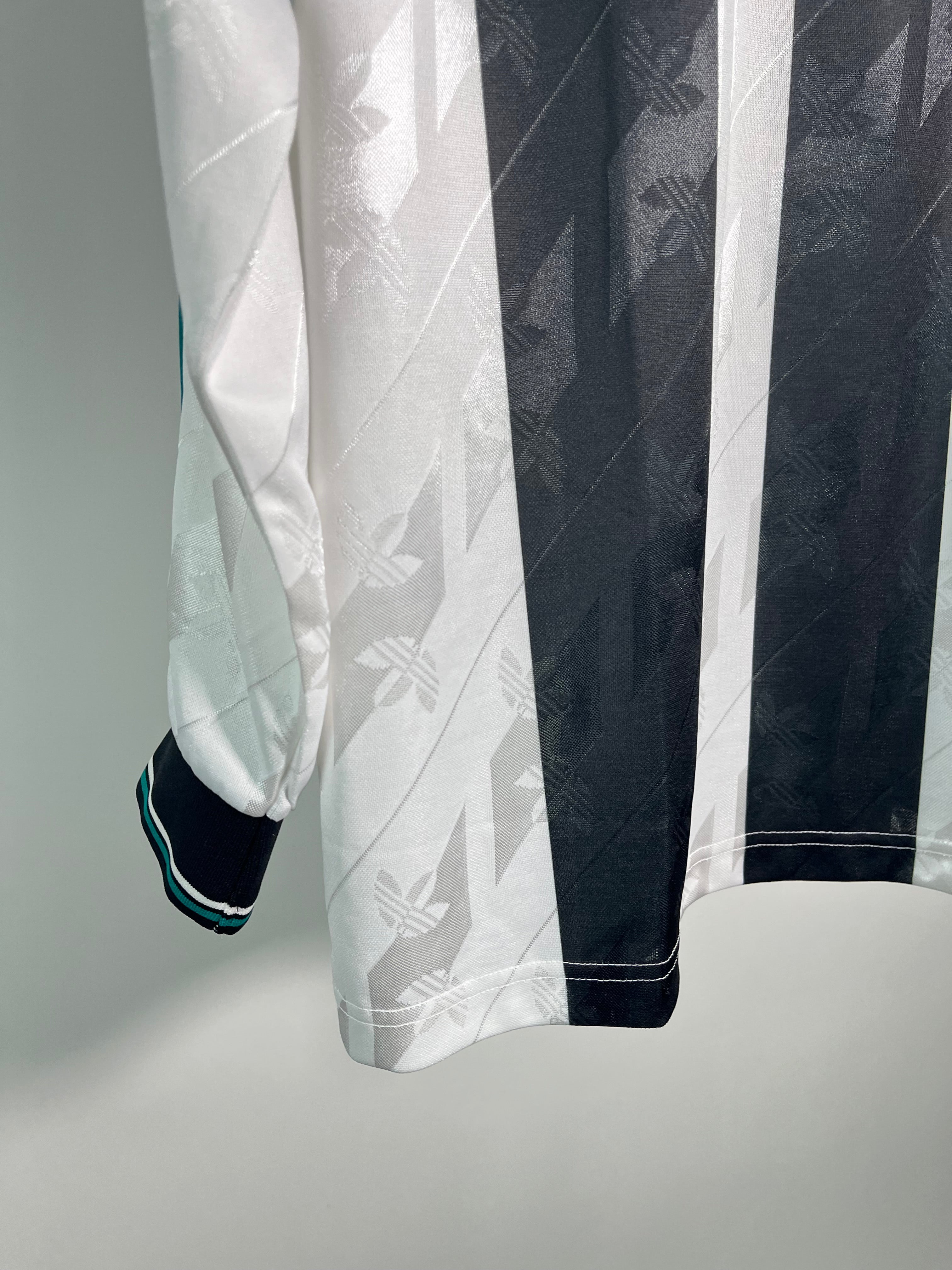 Jersey Newcastle Especial 2024 2025 Manga Larga (XL)
