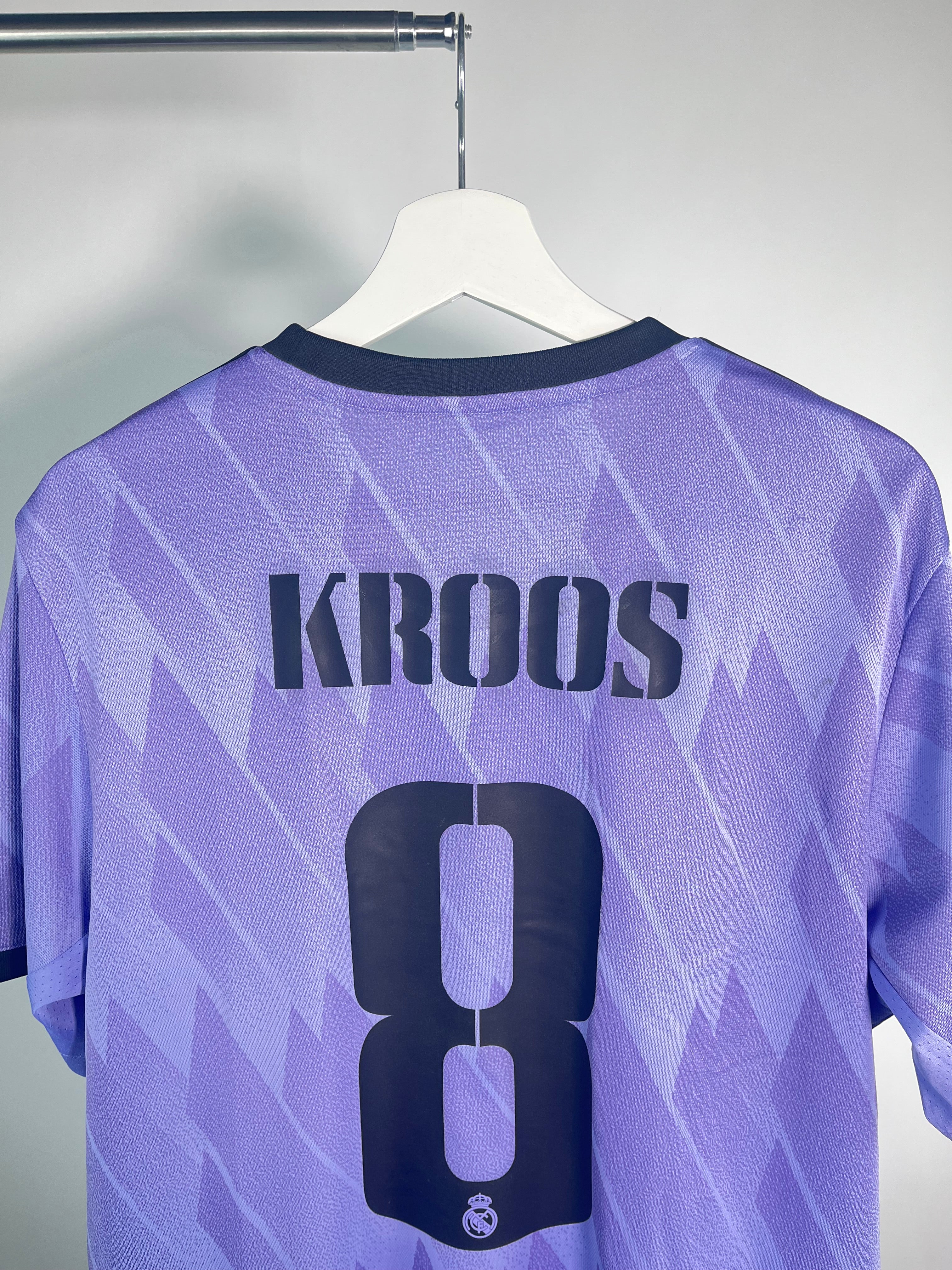 Jersey Real Madrid Visita 2022 2023 Toni Kroos (L)