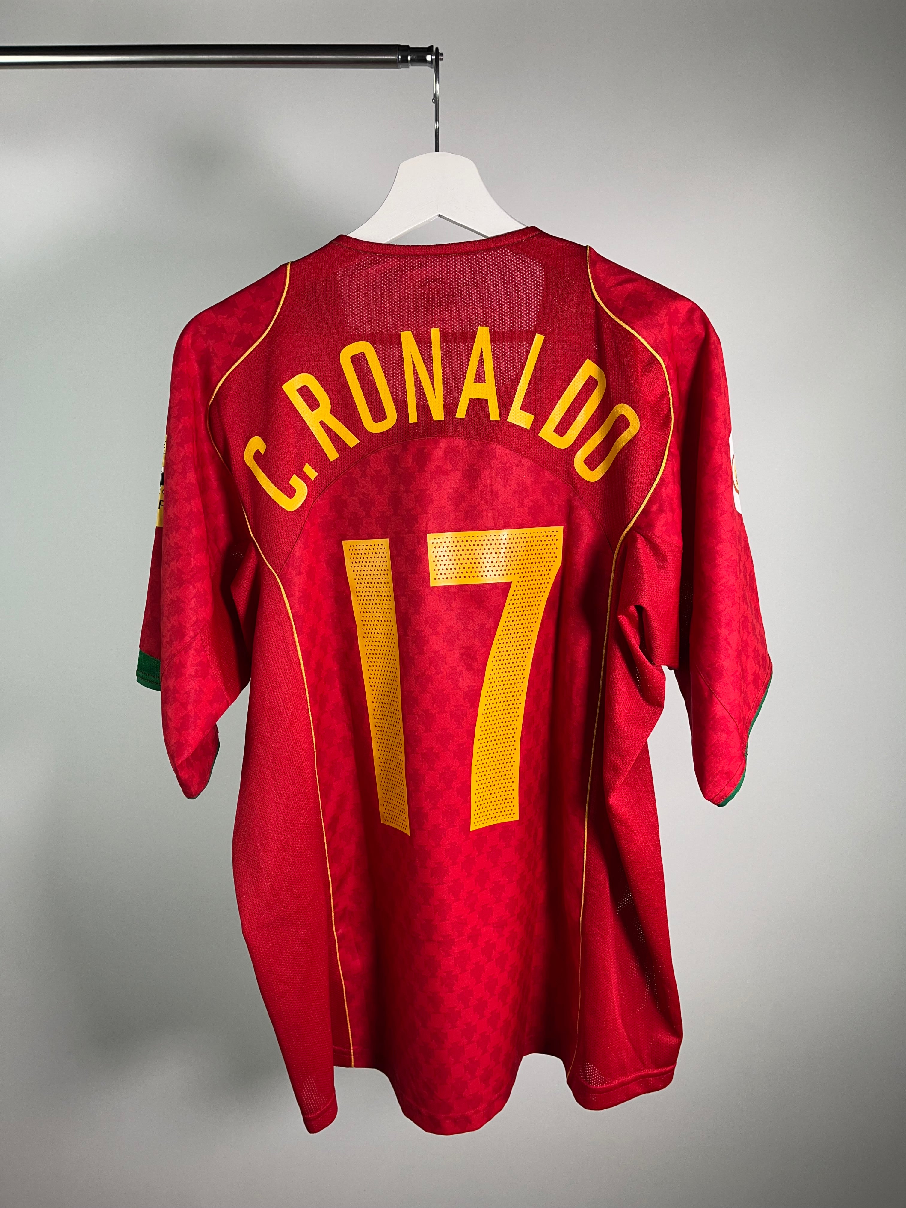 Jersey Portugal Local 2004 2006 *Match Detail vs Grecia* Cristiano Ronaldo (L)