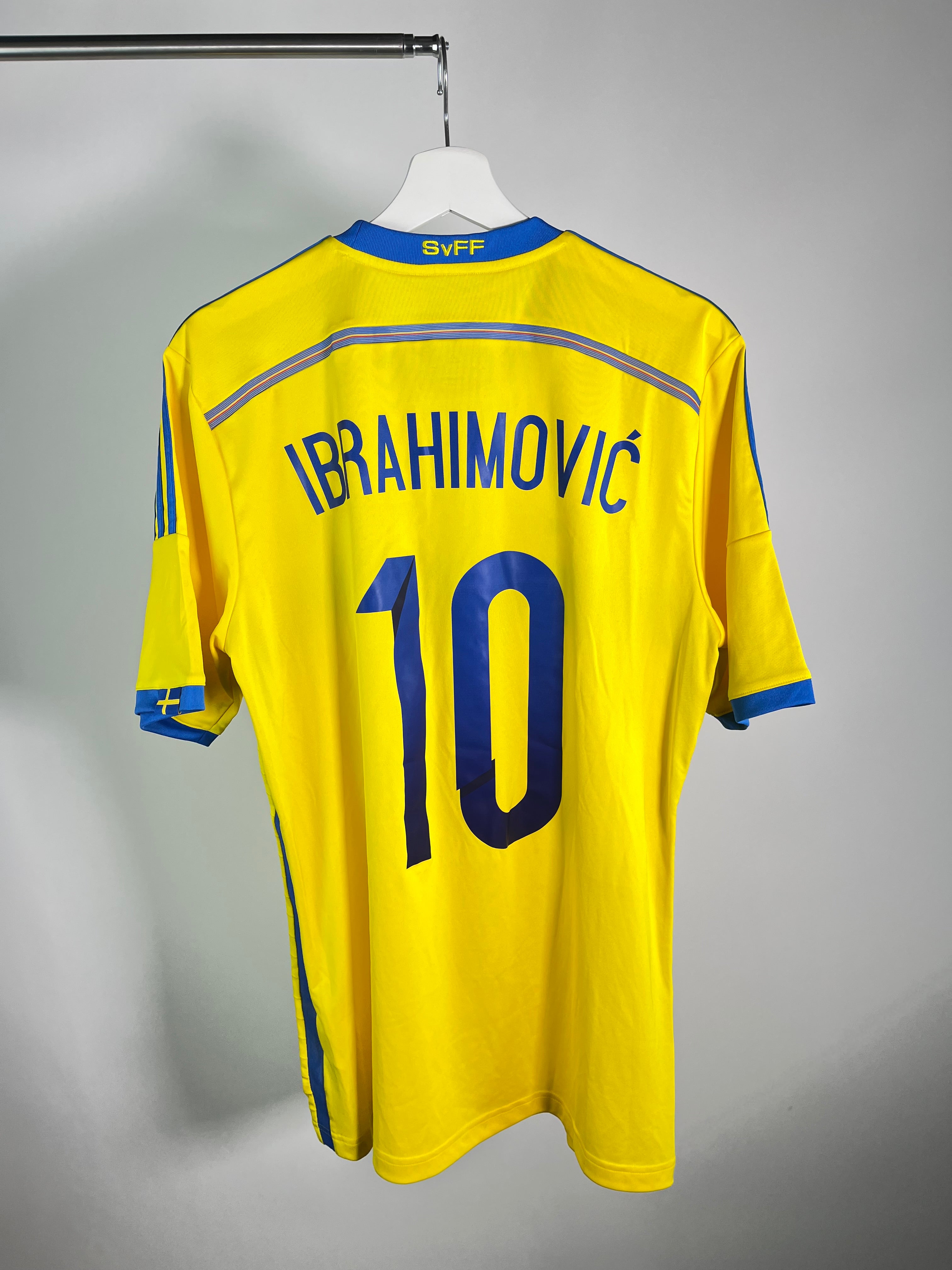 Jersey Suecia Local 2014 2016 Zlatan Ibrahimovic (L)