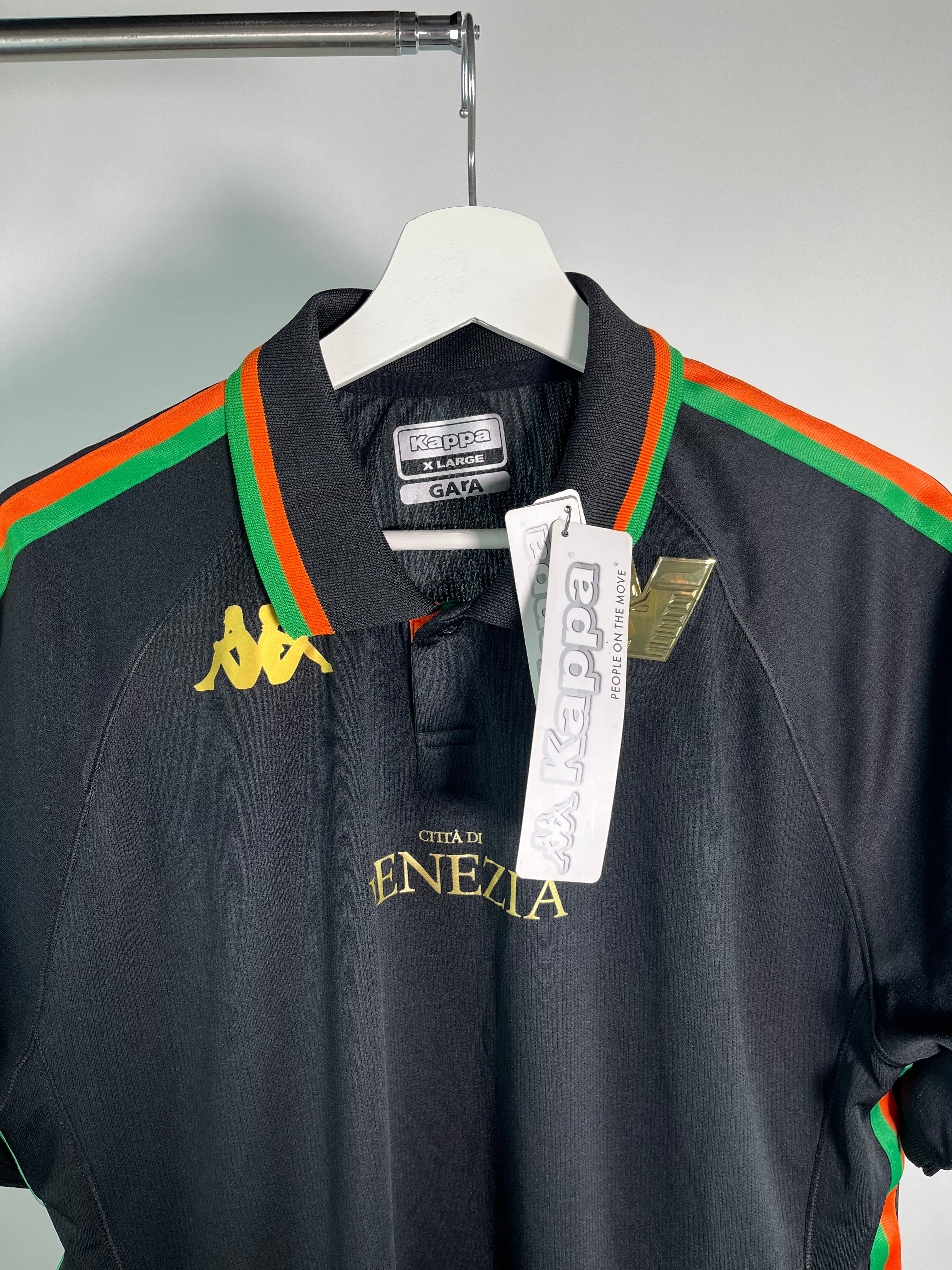 Jersey Venezia Local 2022 2023 Versión Jugador *Kombat* *C/Etiquetas* (XL)
