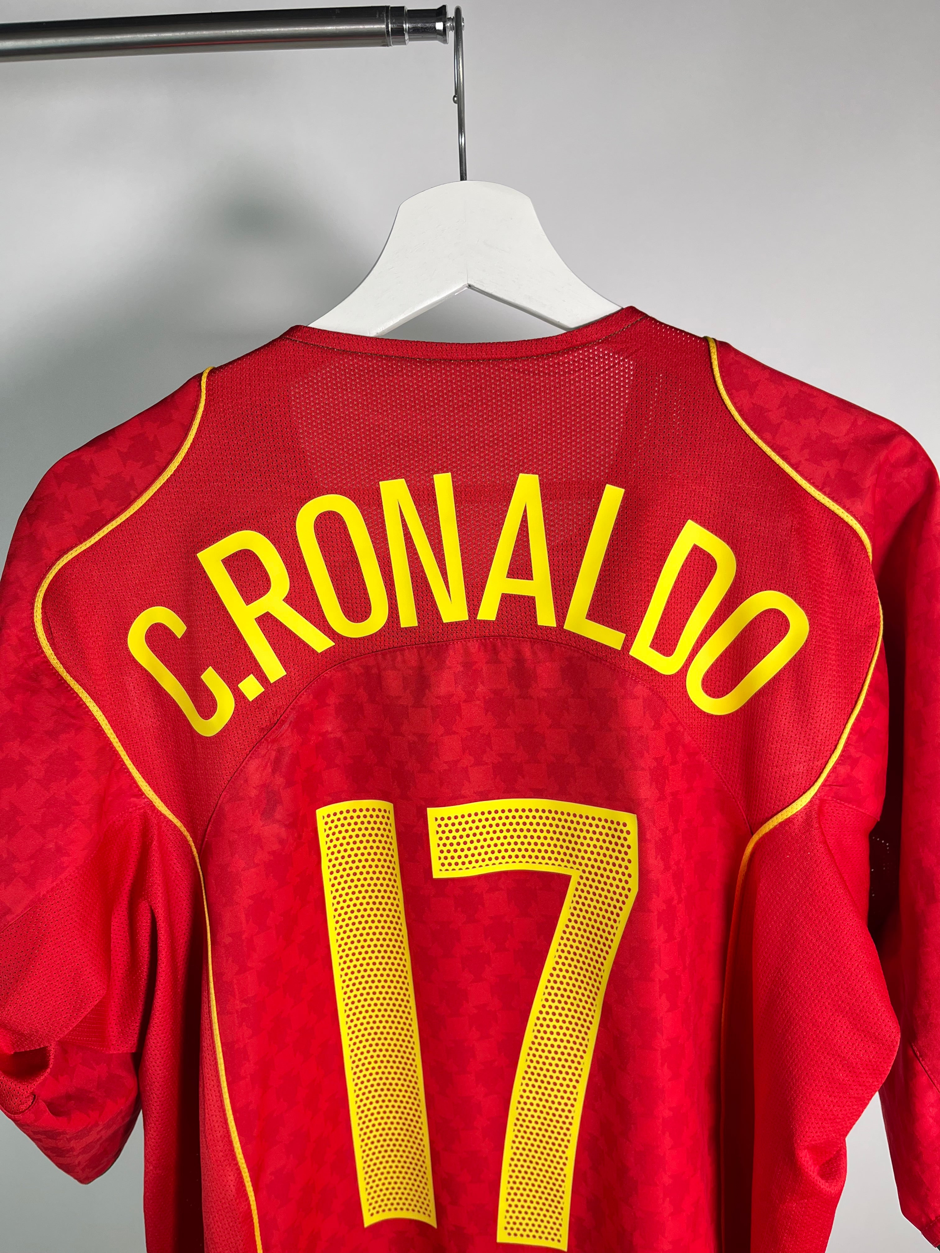 Jersey Portugal Local 2004 2006 *Total 90* Cristiano Ronaldo (L)