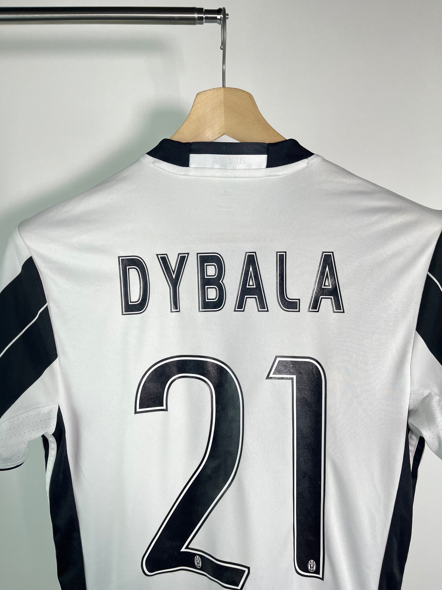 Jersey Juventus Local 2016 2017 Paulo Dybala (S)