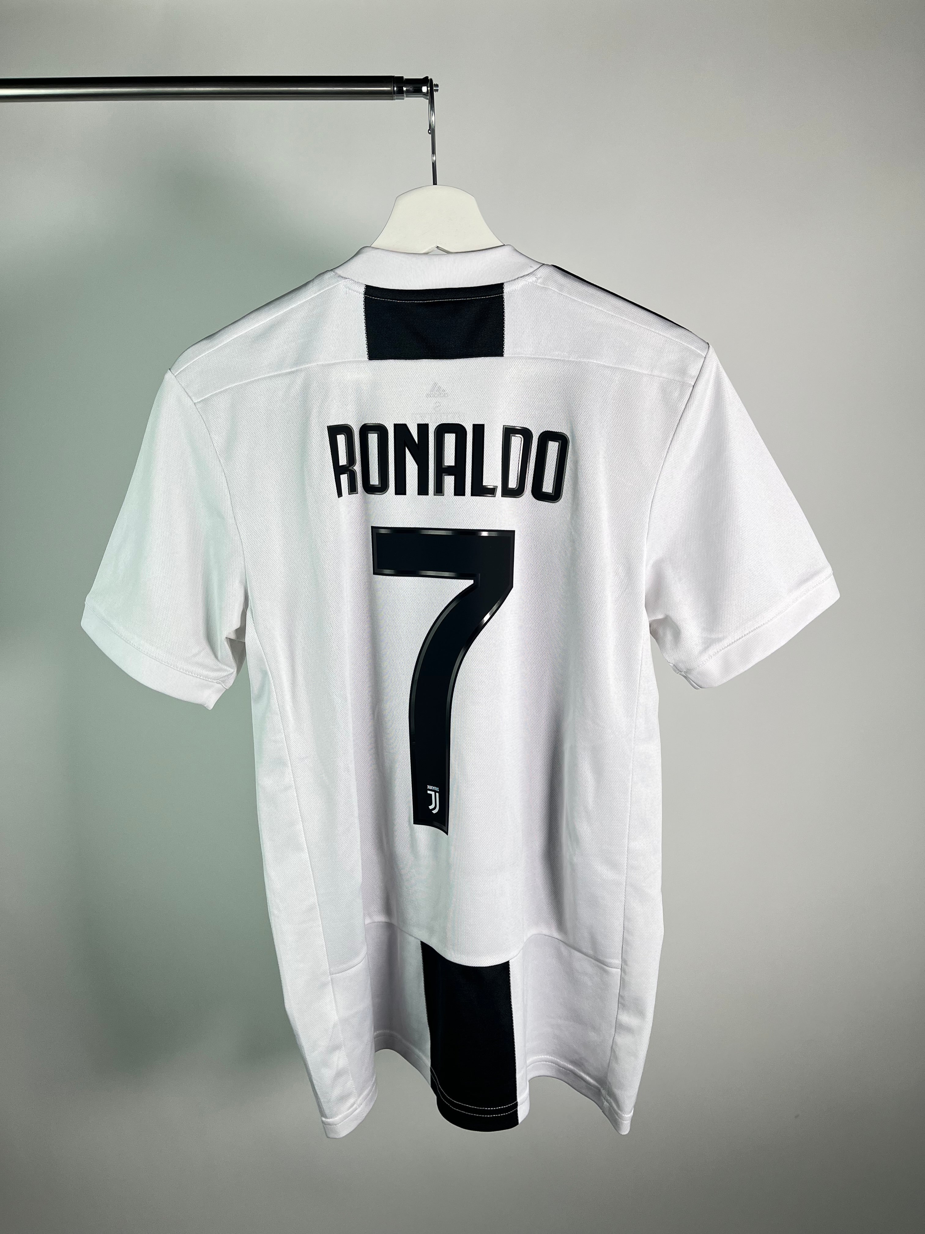 Jersey Juventus Local 2018 2019 Cristiano Ronaldo (S)