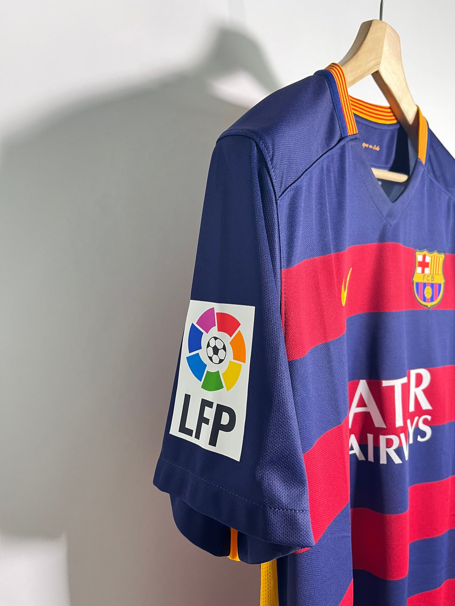 Jersey Barcelona Local 2015 2016 Lionel Messi (L)