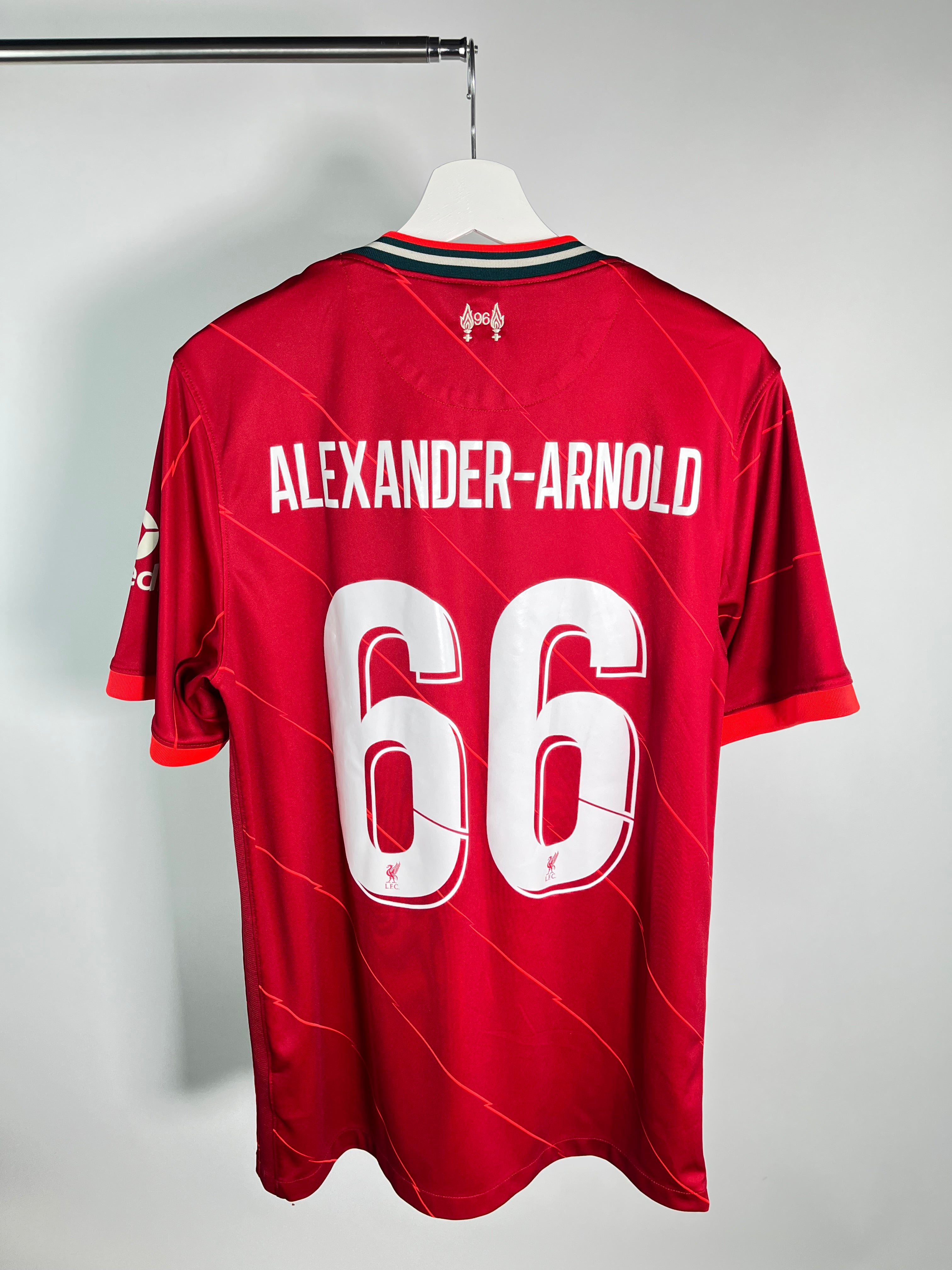 Jersey Liverpool Local 2021 2022 Trent Alexander-Arnold (L)