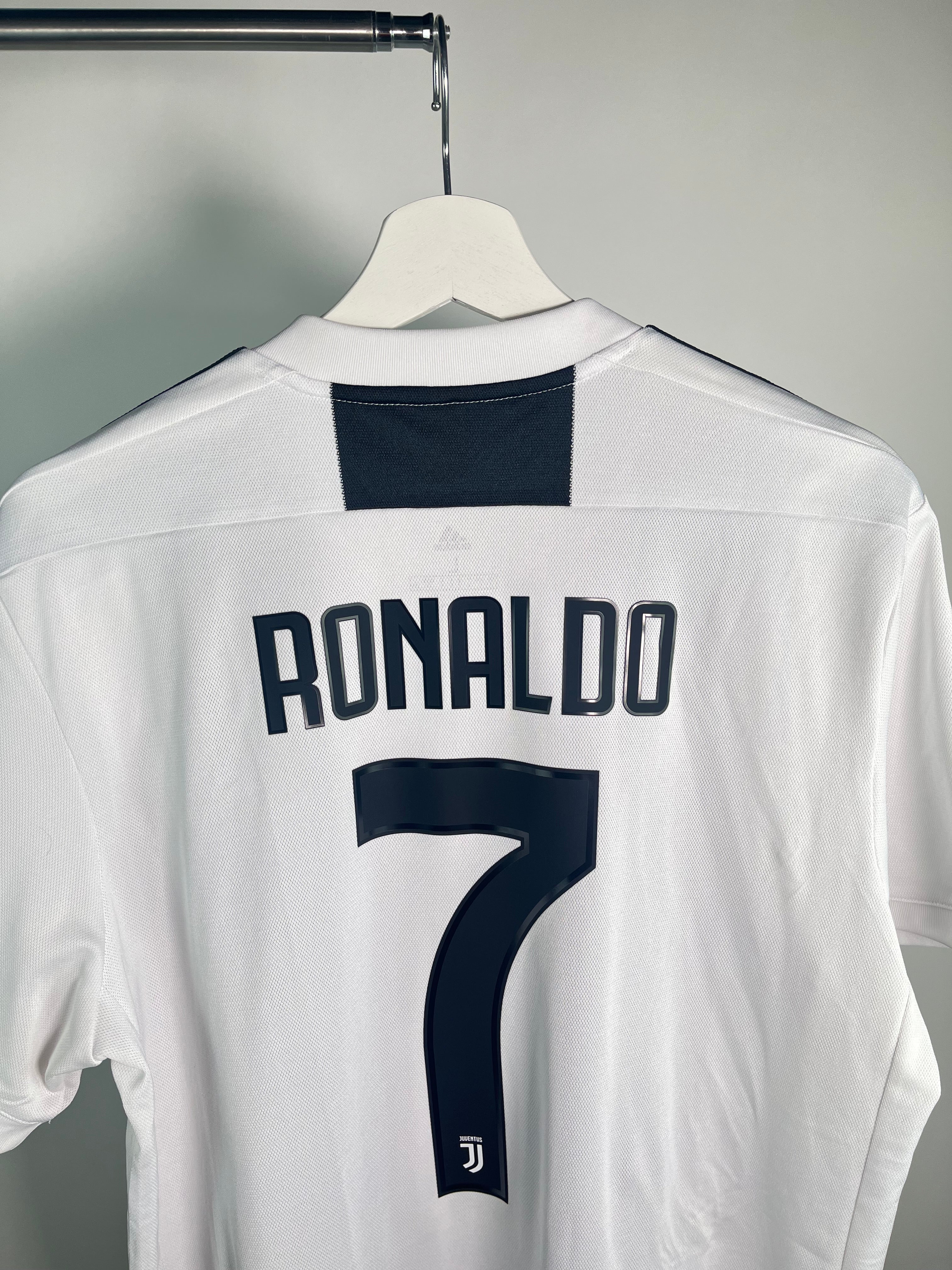 Jersey Juventus Local 2018 2019 Cristiano Ronaldo (L)