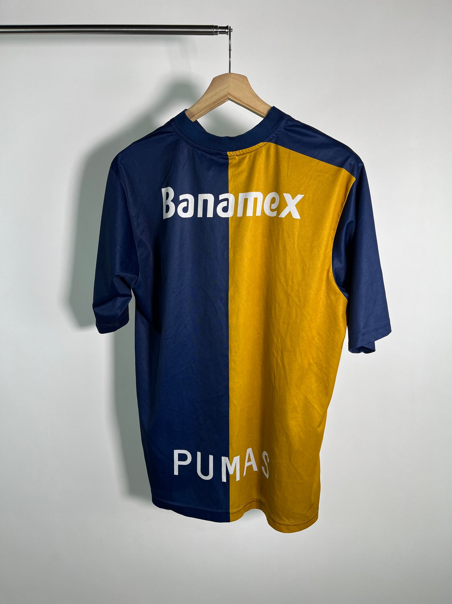Jersey Pumas Local 2001 2002 *Versión Cuello V* (L)