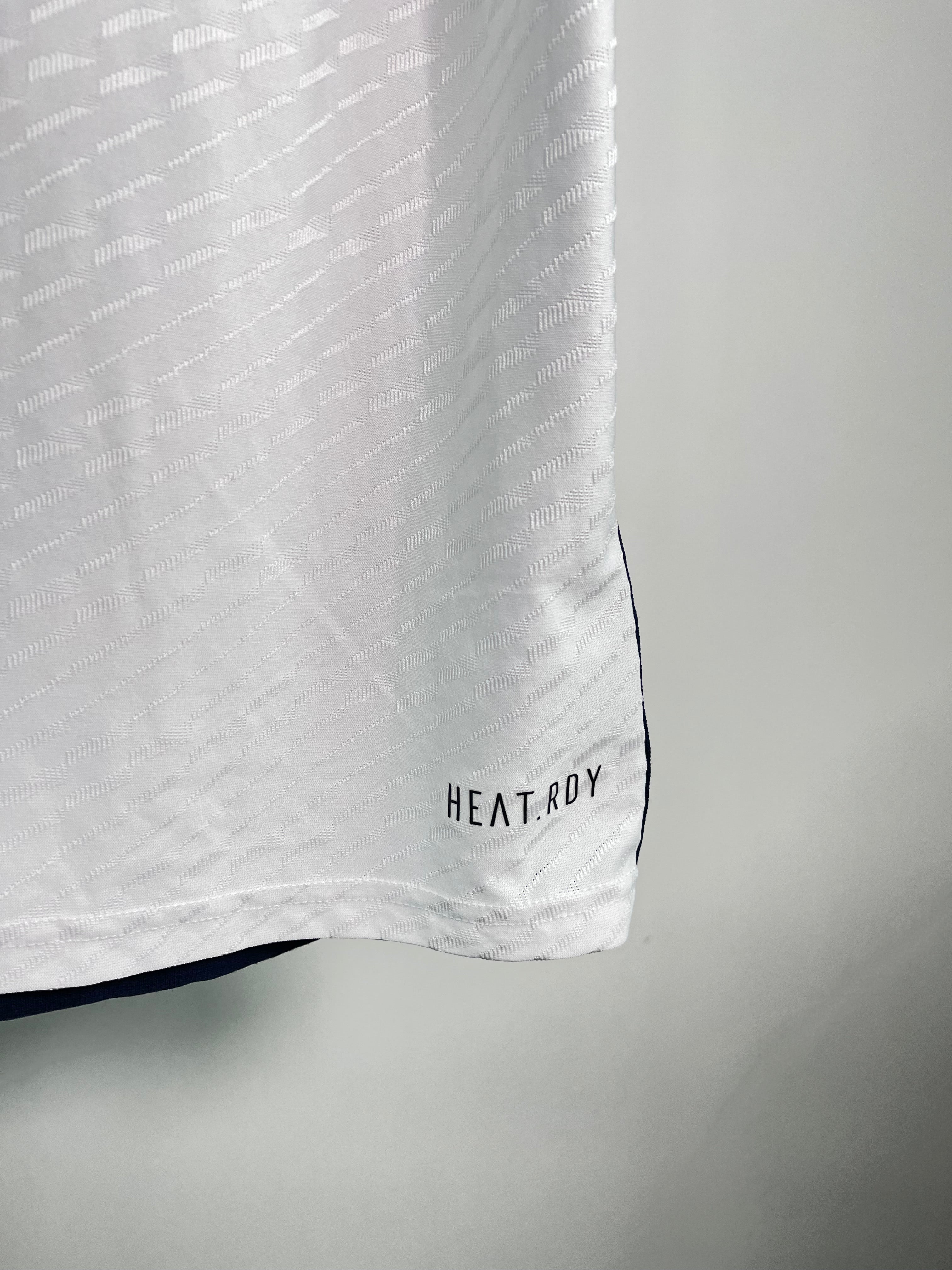 Jersey Real Madrid Local 2023 2024 Versión Jugador Vinícius Júnior (XL)