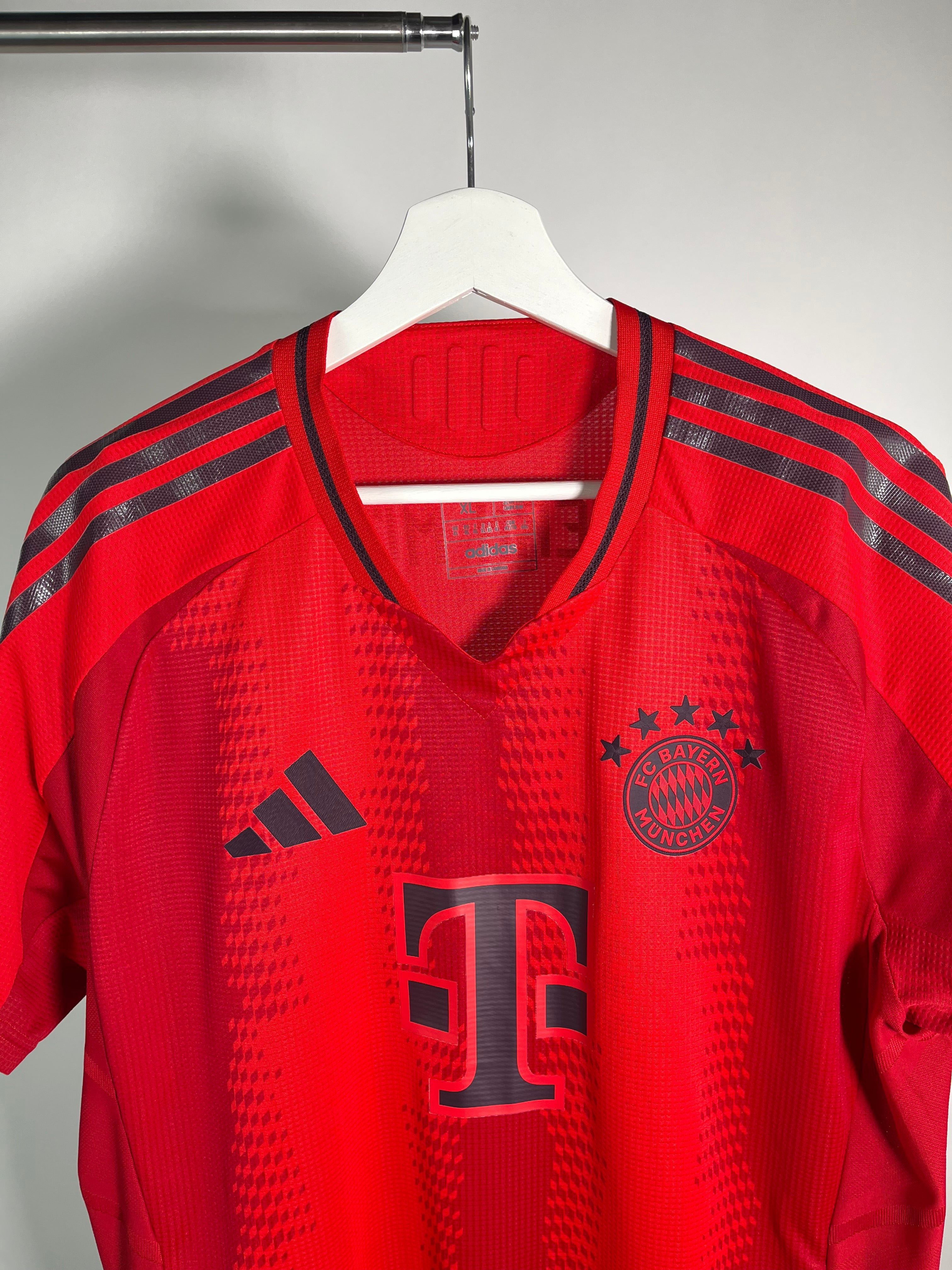 Jersey Bayern Munich Local 2024 2025 Versión Jugador (XL)