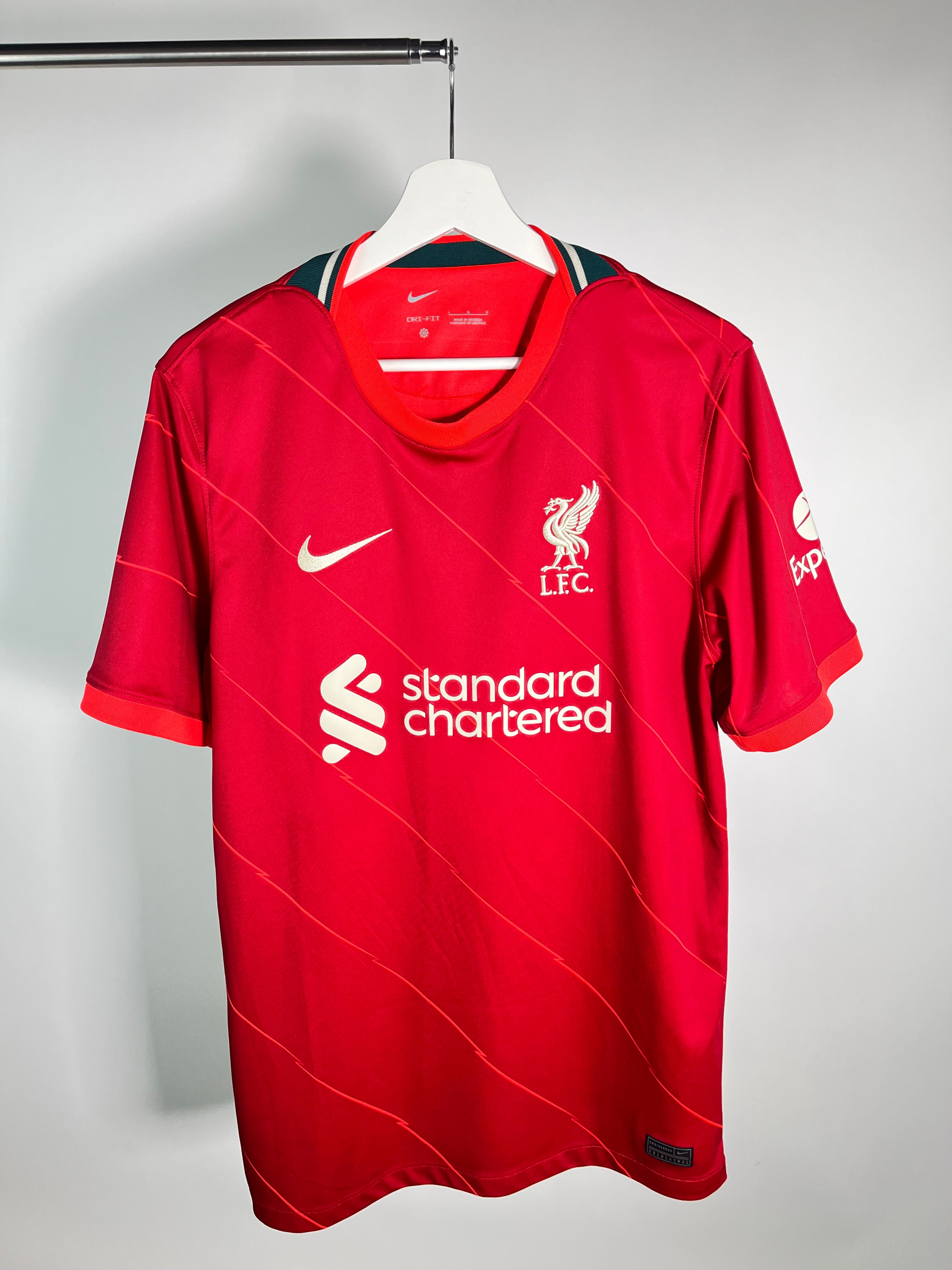 Jersey Liverpool Local 2021 2022 Trent Alexander-Arnold (L)