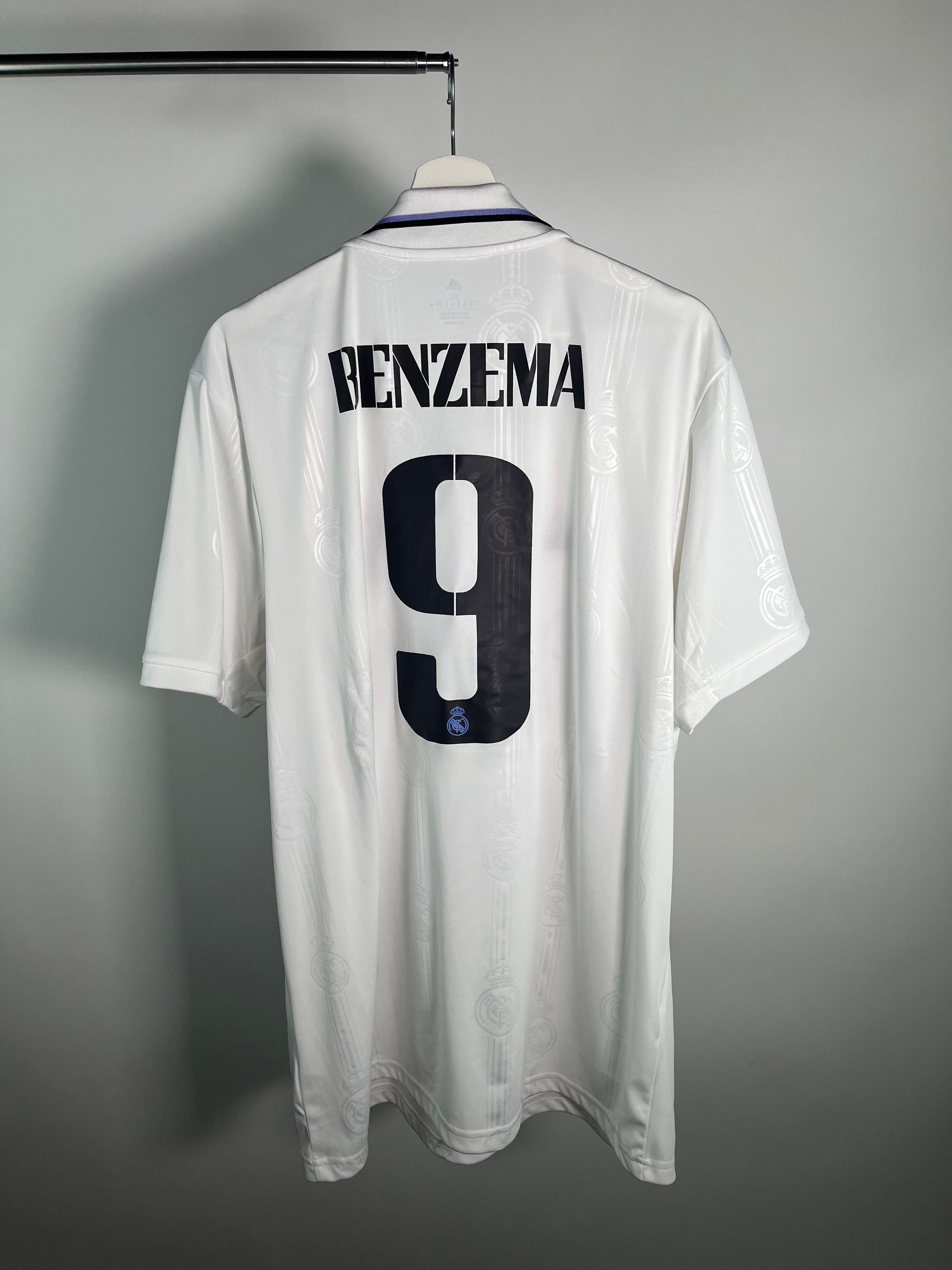Jersey Real Madrid Local 2022 2023 Karim Benzema (XL)