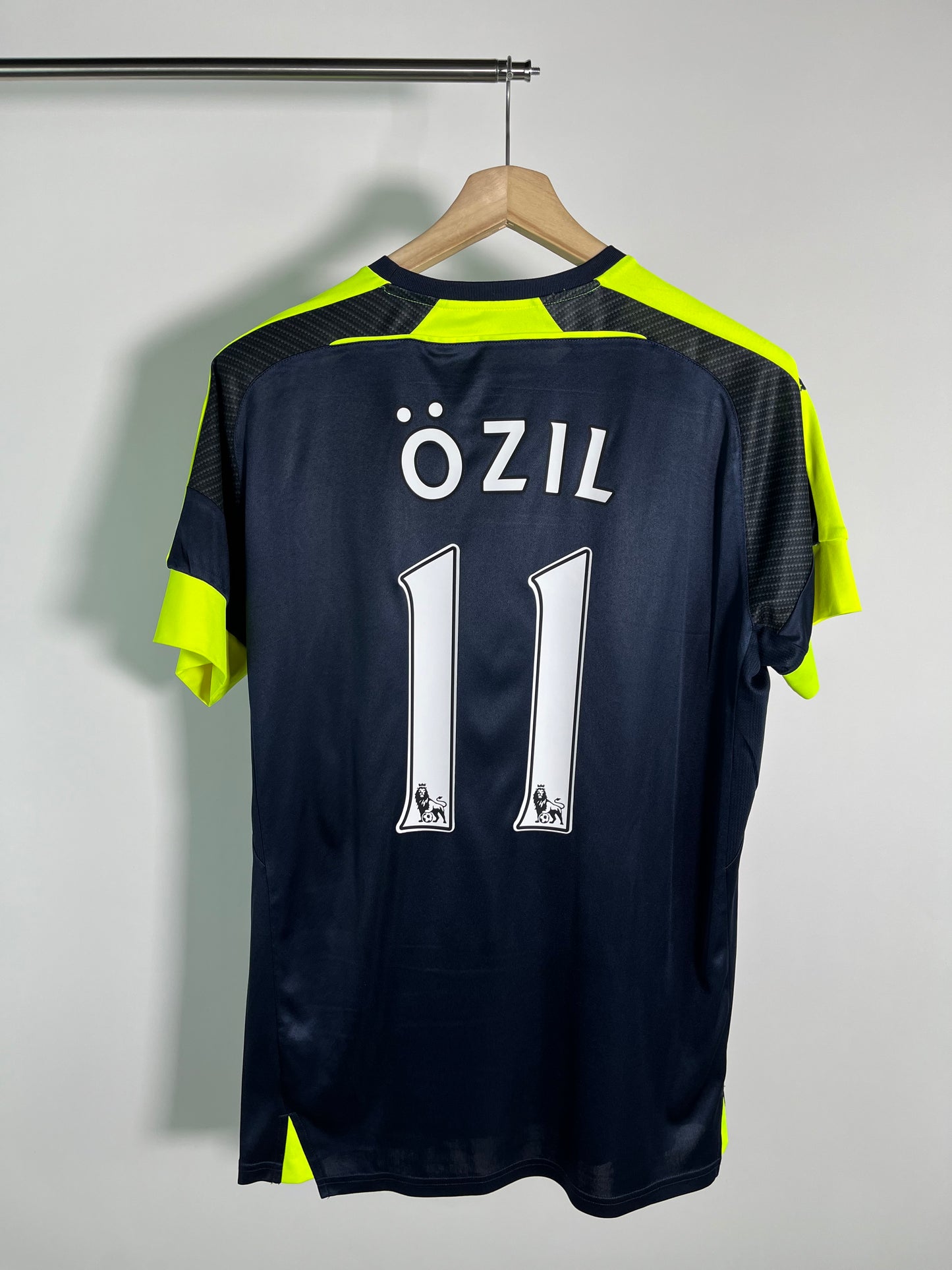 Jersey Arsenal Tercera 2016 2017 Mesut Özil (L)