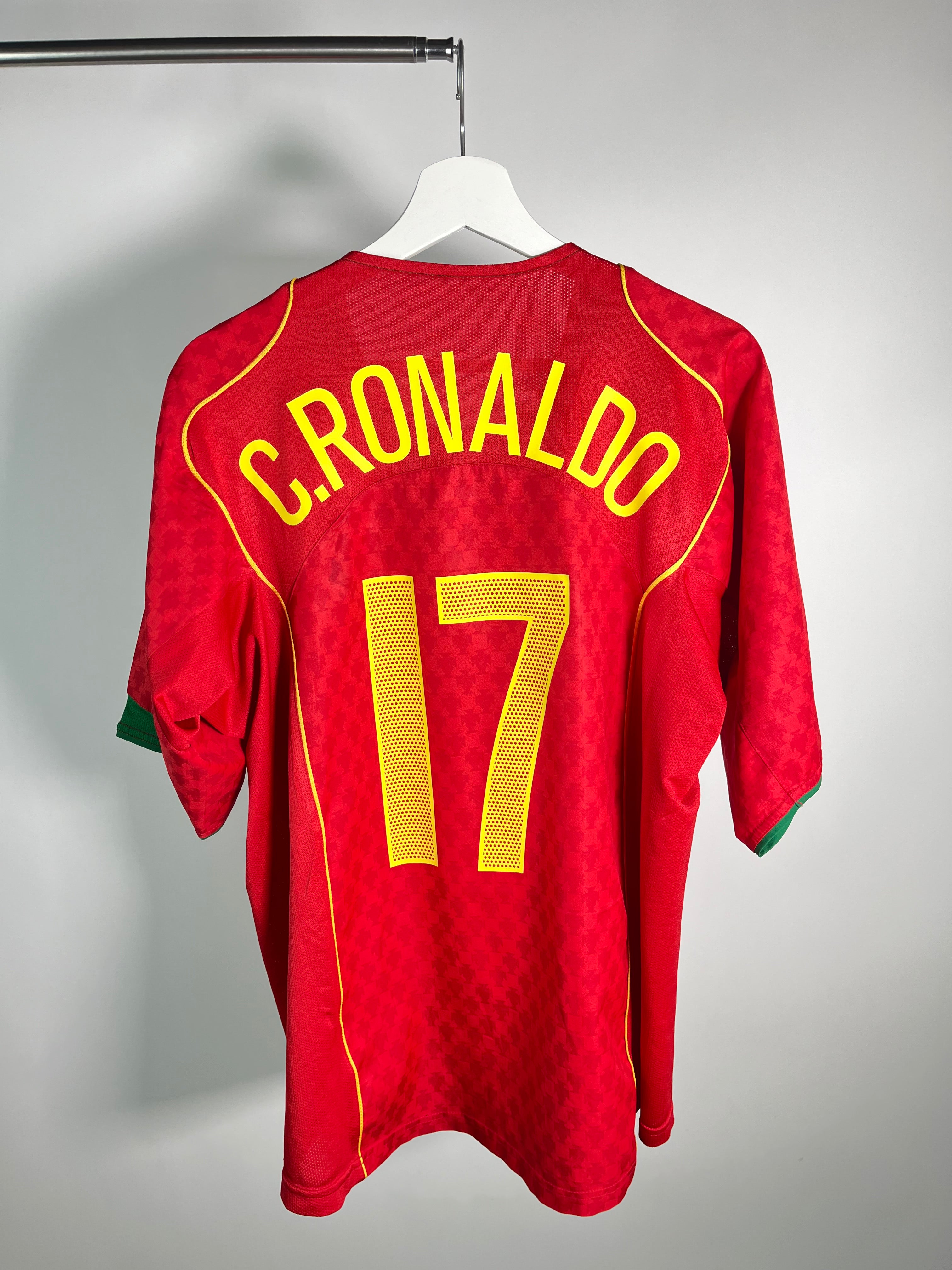 Jersey Portugal Local 2004 2006 *Total 90* Cristiano Ronaldo (L)