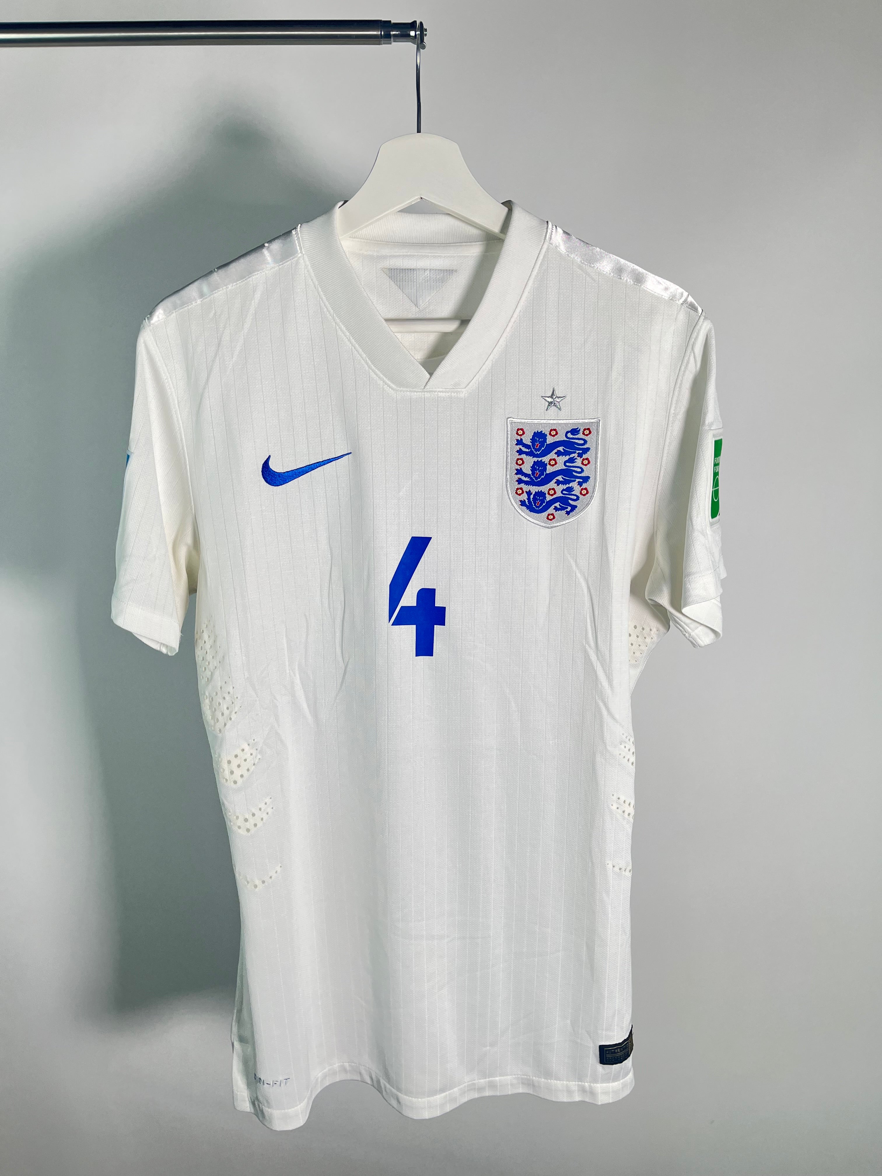 Jersey Inglaterra Local 2014 2015 Versión Jugador Steven Gerrard (M)