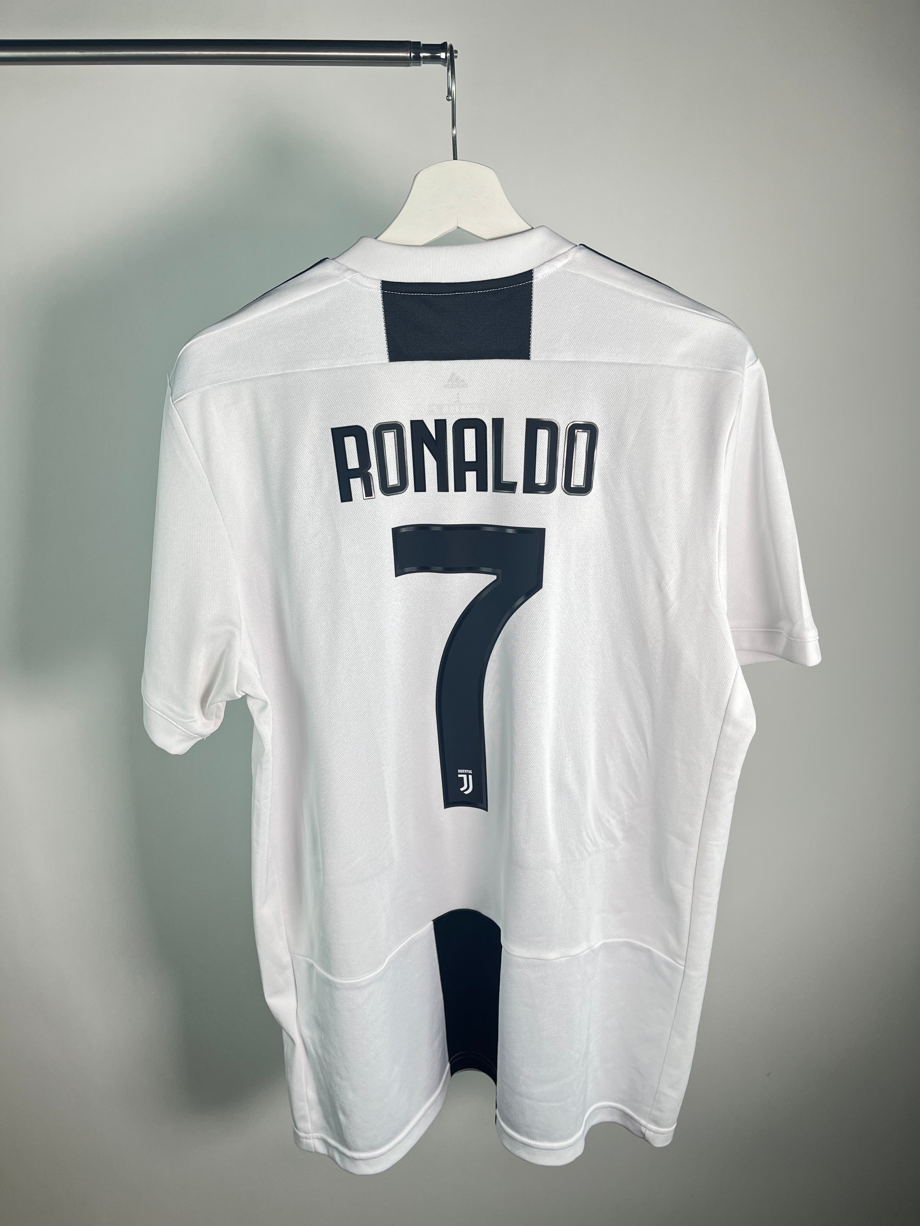 Jersey Juventus Local 2018 2019 Cristiano Ronaldo (L)
