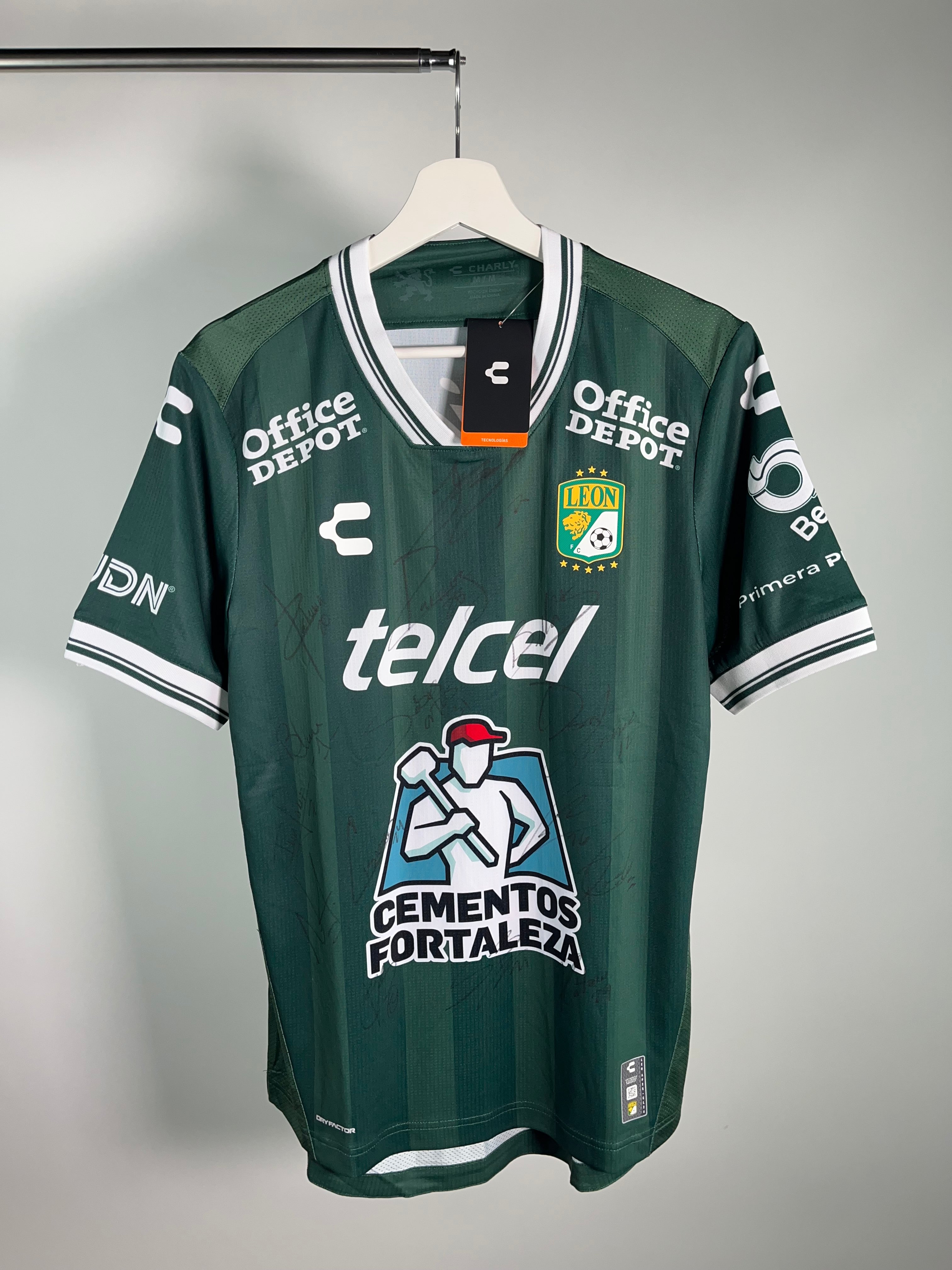 Jersey León Local 2025 2026 *C/Etiquetas* Autografiado (M)