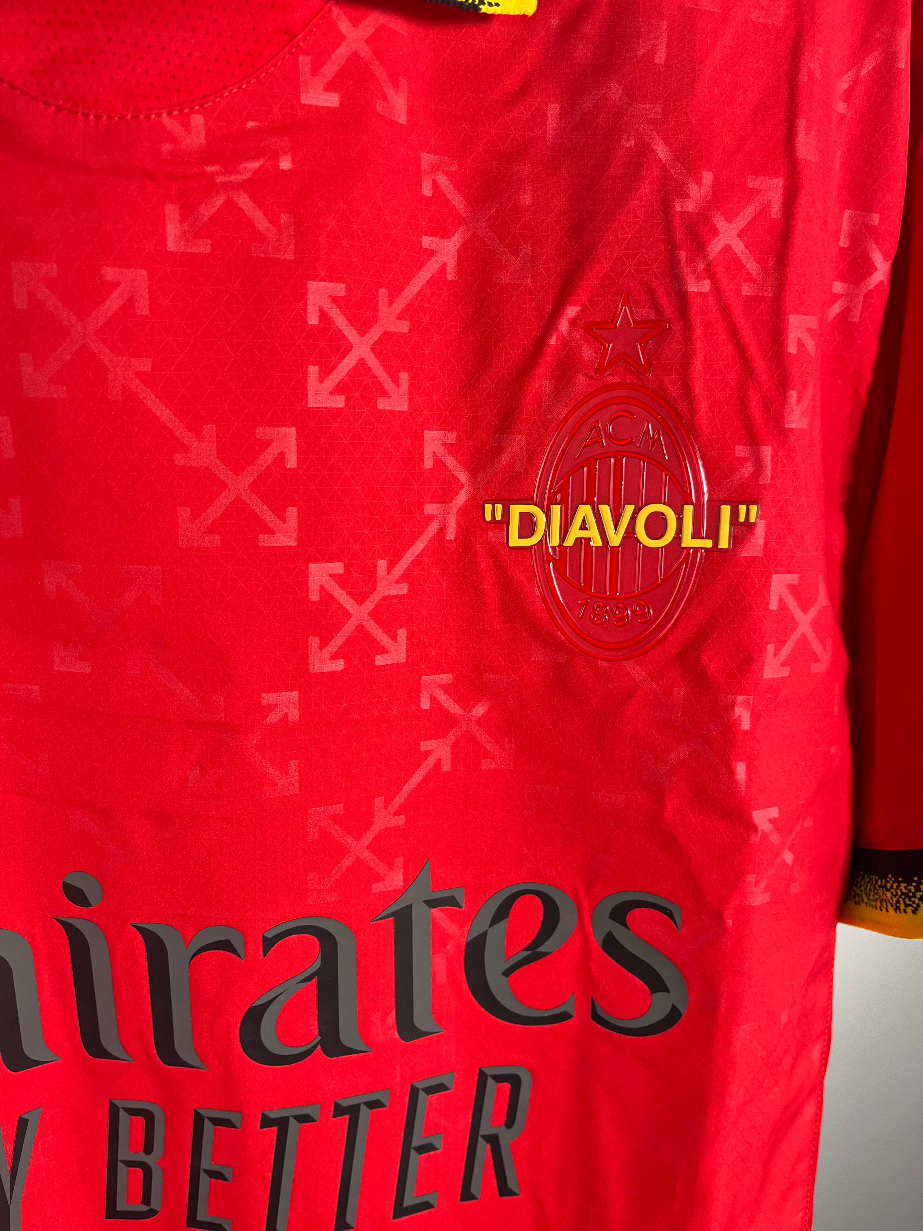 Jersey AC Milán Cuarto 2024 2025 Versión Jugador Theo Hernández *OFF White Incluye caja* (L)