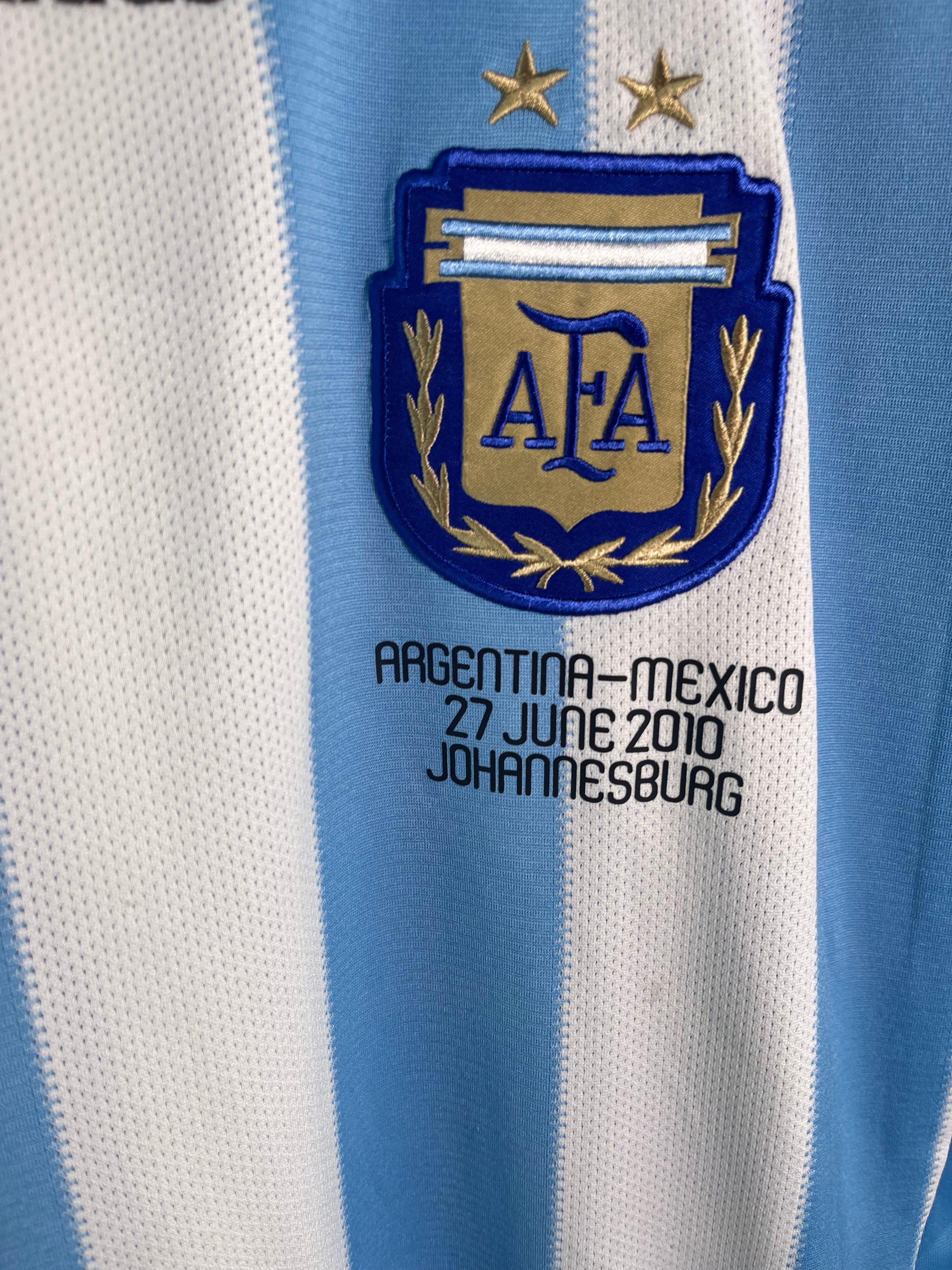 Jersey Argentina Local 2010 2012 Lionel Messi (L)