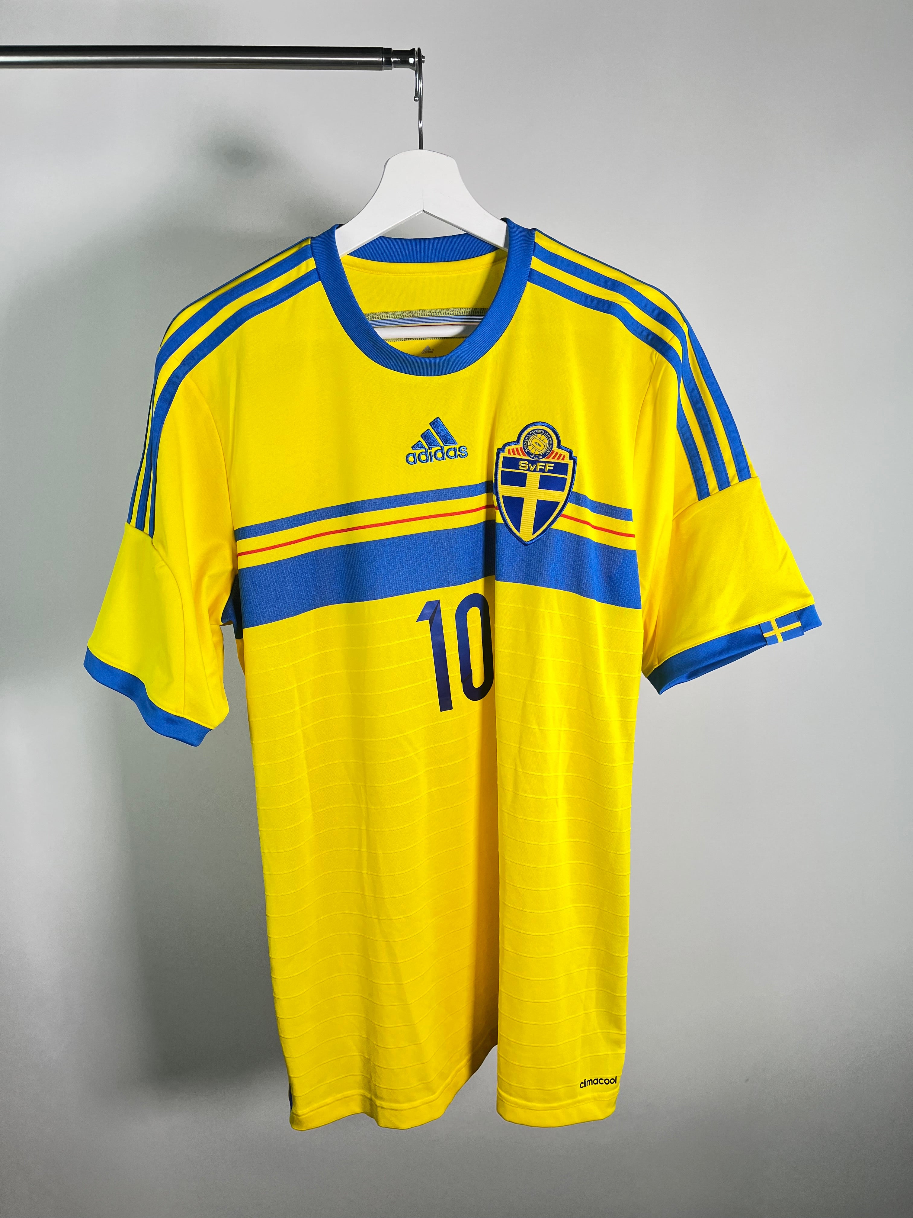 Jersey Suecia Local 2014 2016 Zlatan Ibrahimovic (L)