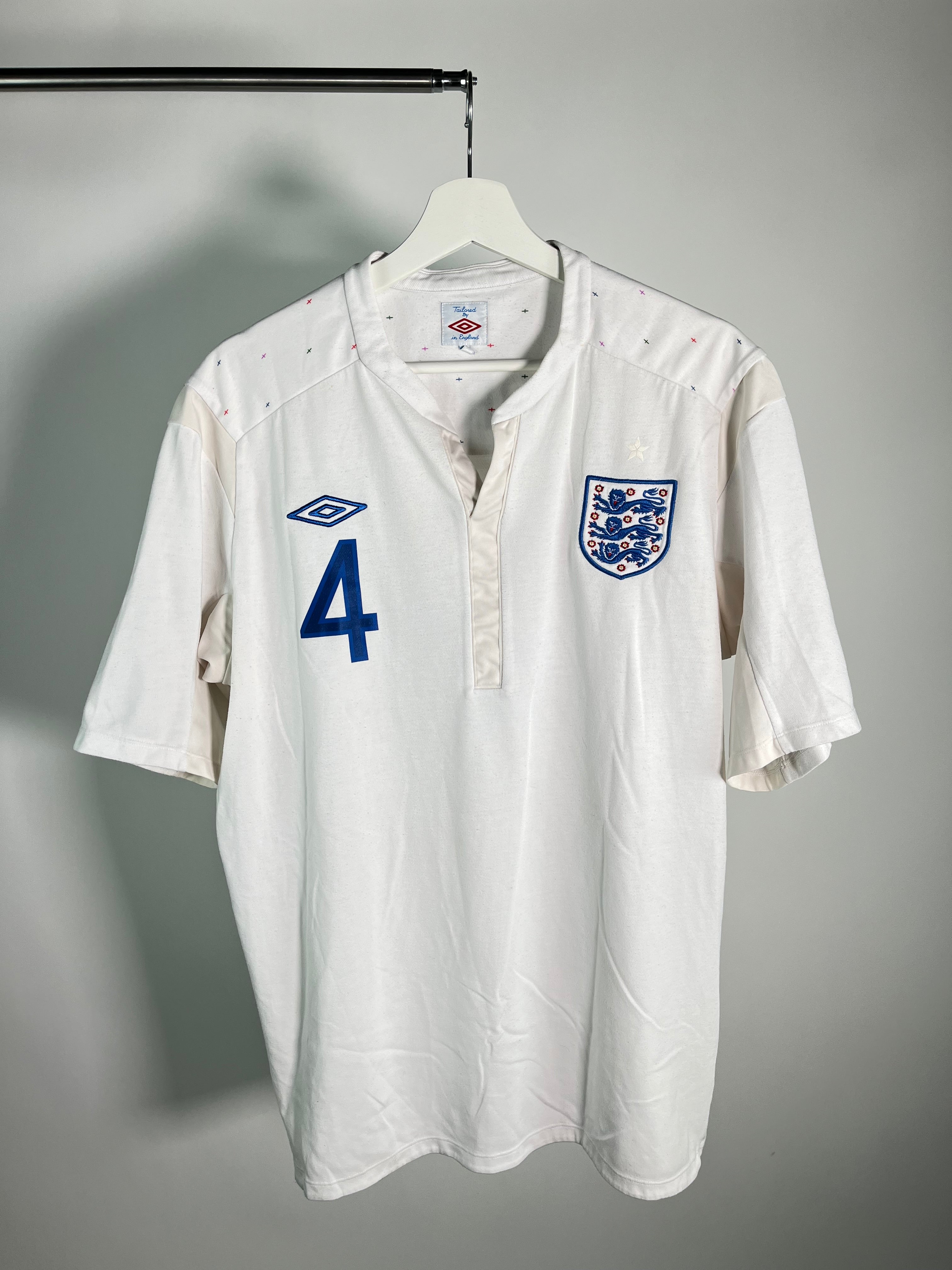 Jersey Inglaterra Local 2010 2012 Steven Gerrard (XL)