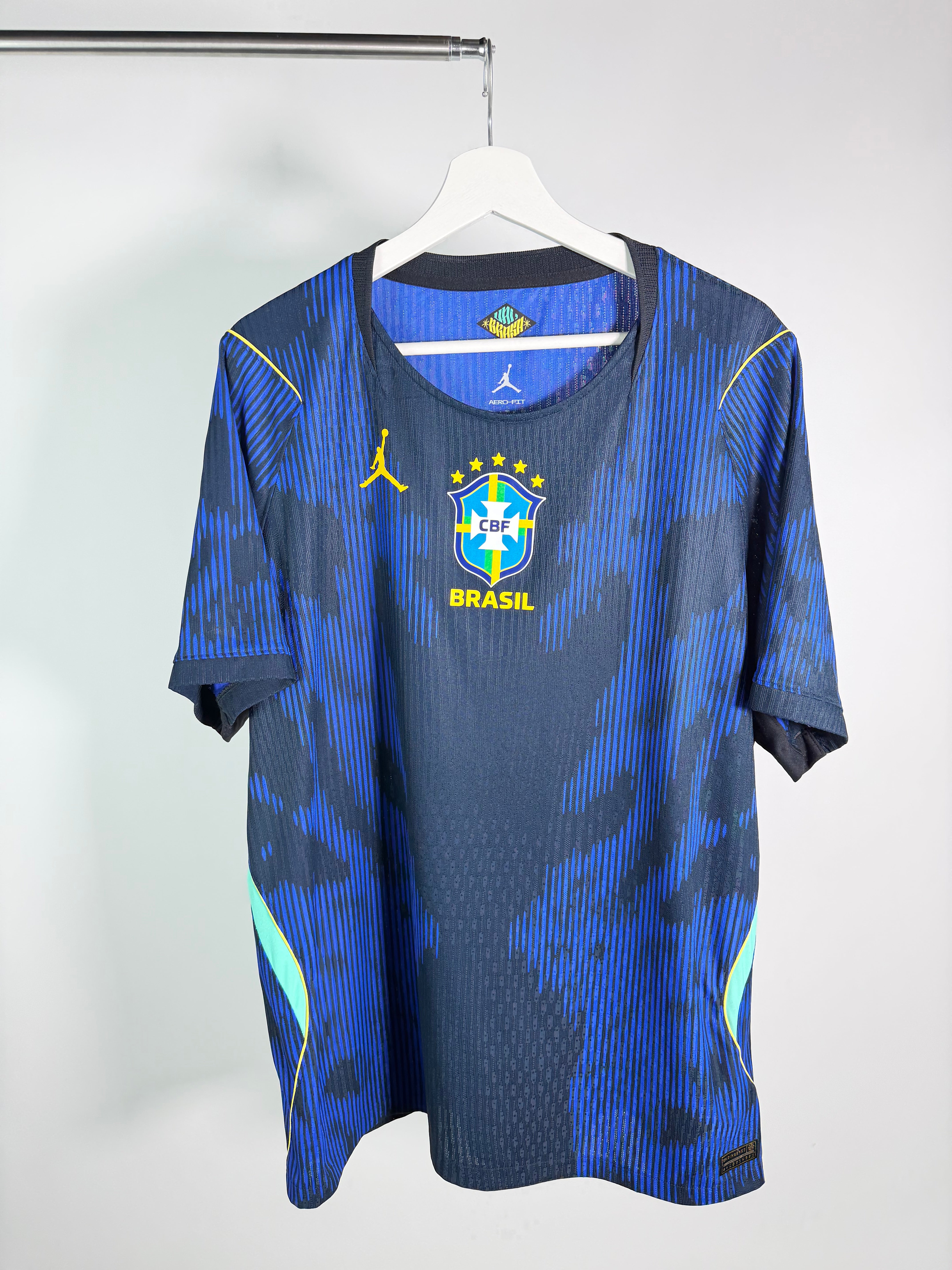 Jersey Brasil Visita 2026 2027 Versión Jugador (XL)