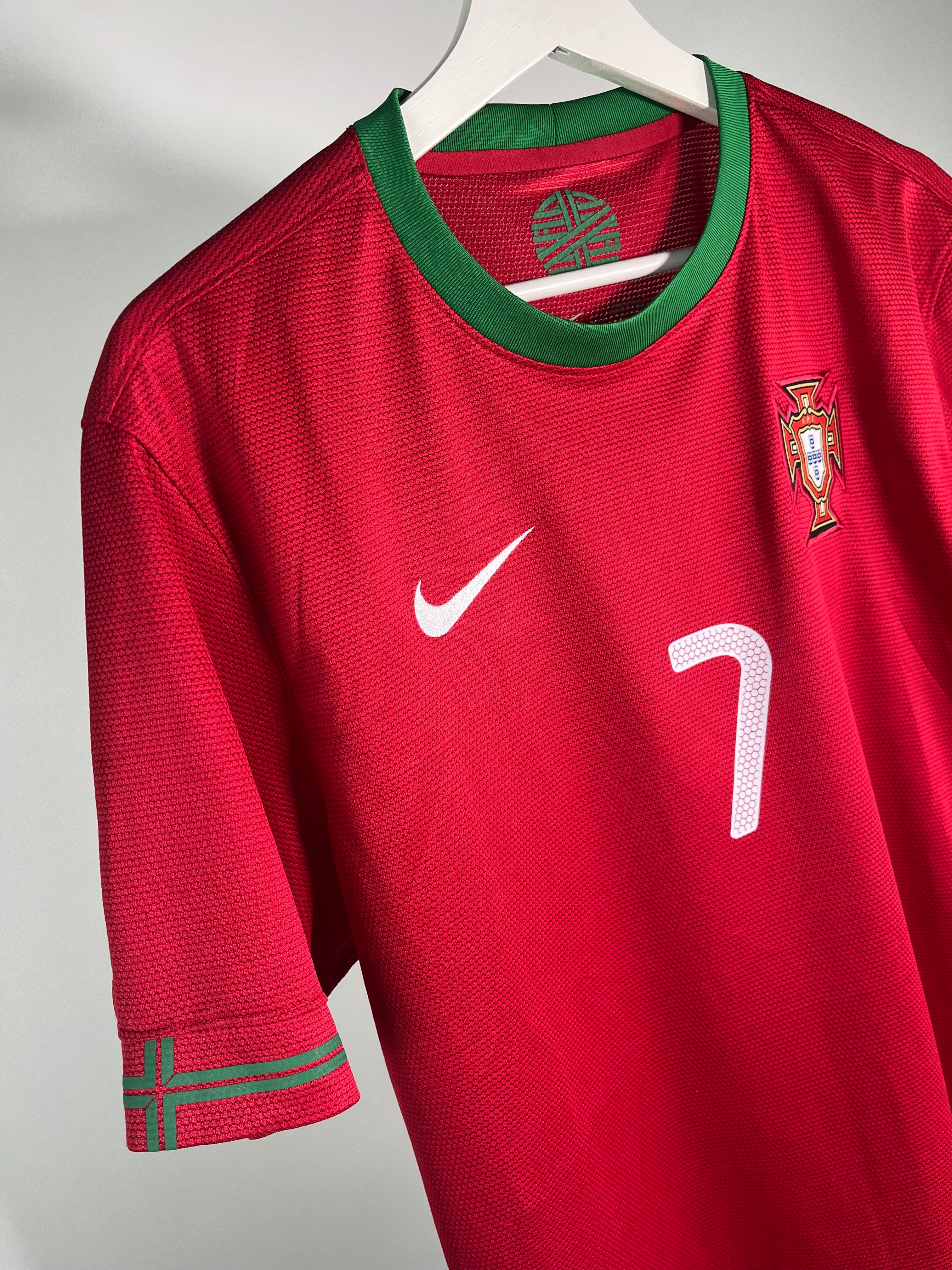 Jersey Portugal Local 2012 2014 Cristiano Ronaldo (L)