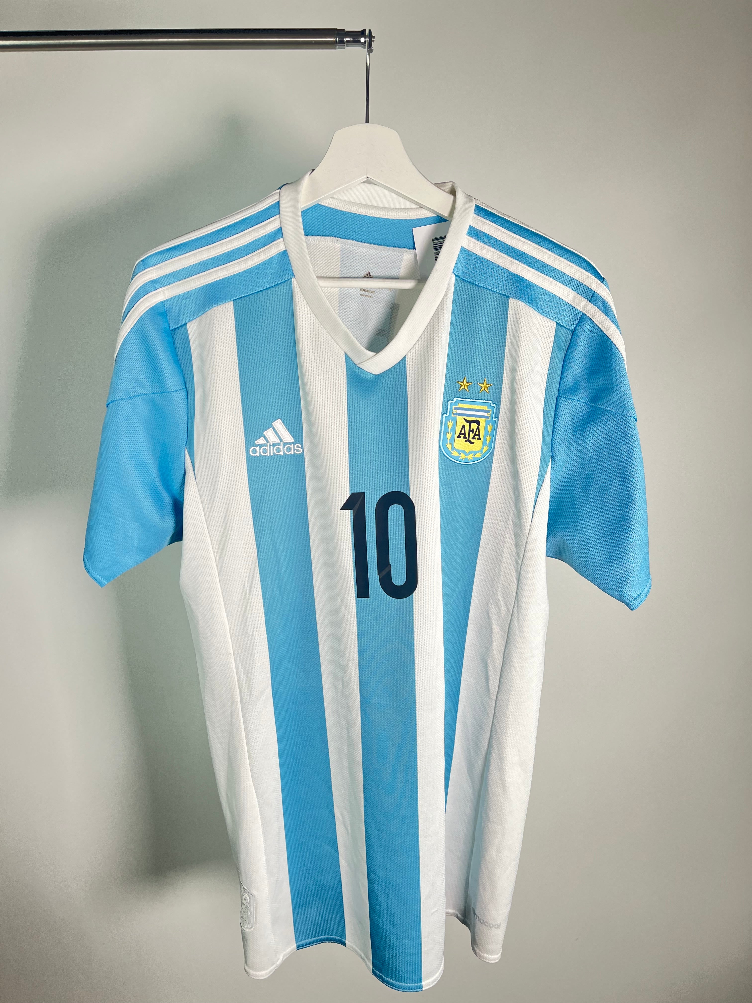 Jersey Argentina Local 2015 2016 Lionel Messi (L)