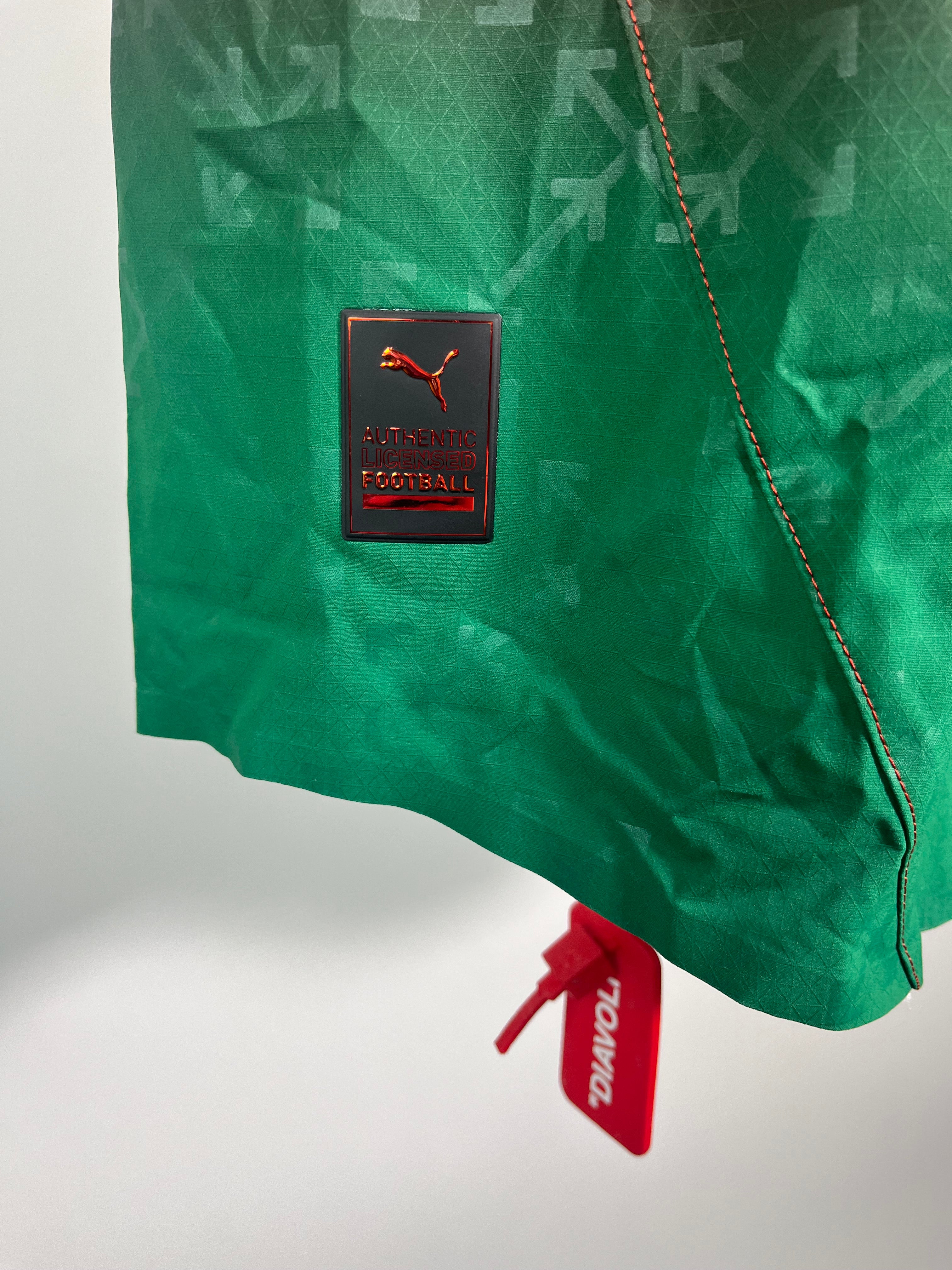 Jersey AC Milán Cuarto 2024 2025 Versión Jugador Theo Hernández *OFF White Incluye caja* (L)