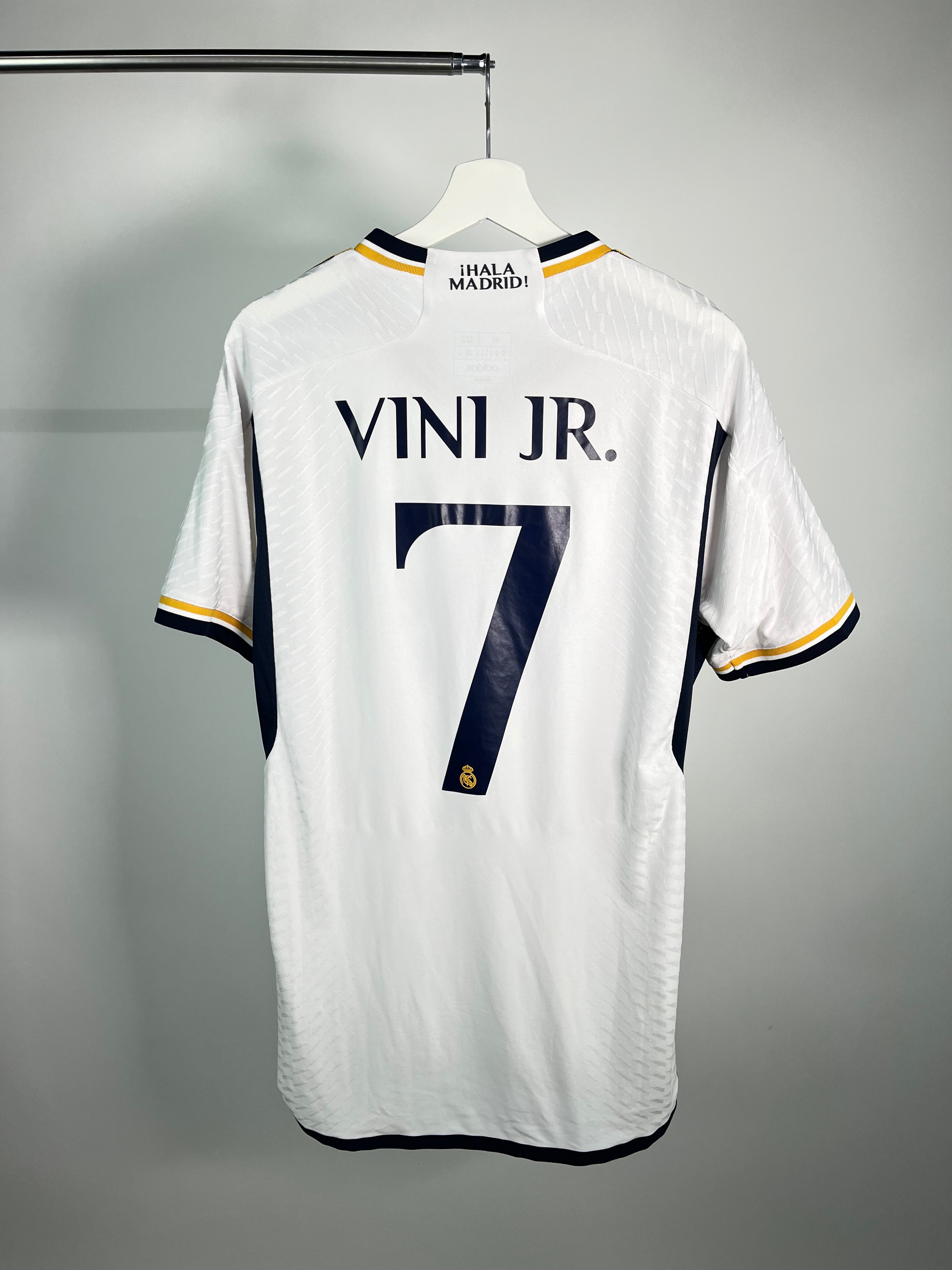 Jersey Real Madrid Local 2023 2024 Versión Jugador *Champions League* Vinícius Júnior (M)