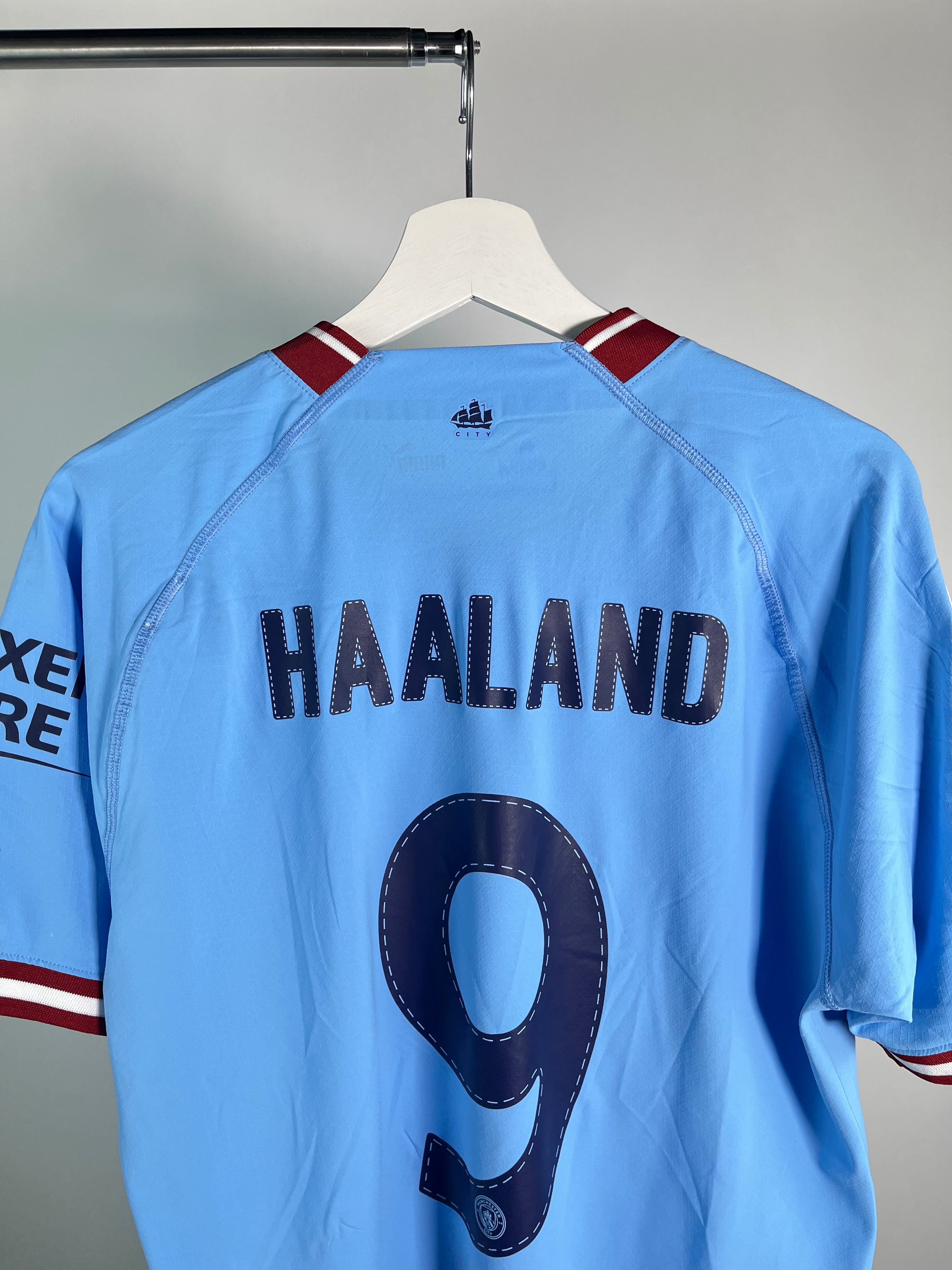 Jersey Manchester City Local 2022 2023 Versión Jugador Match Detail vs Inter de Milán Erling Braut Haaland (L)