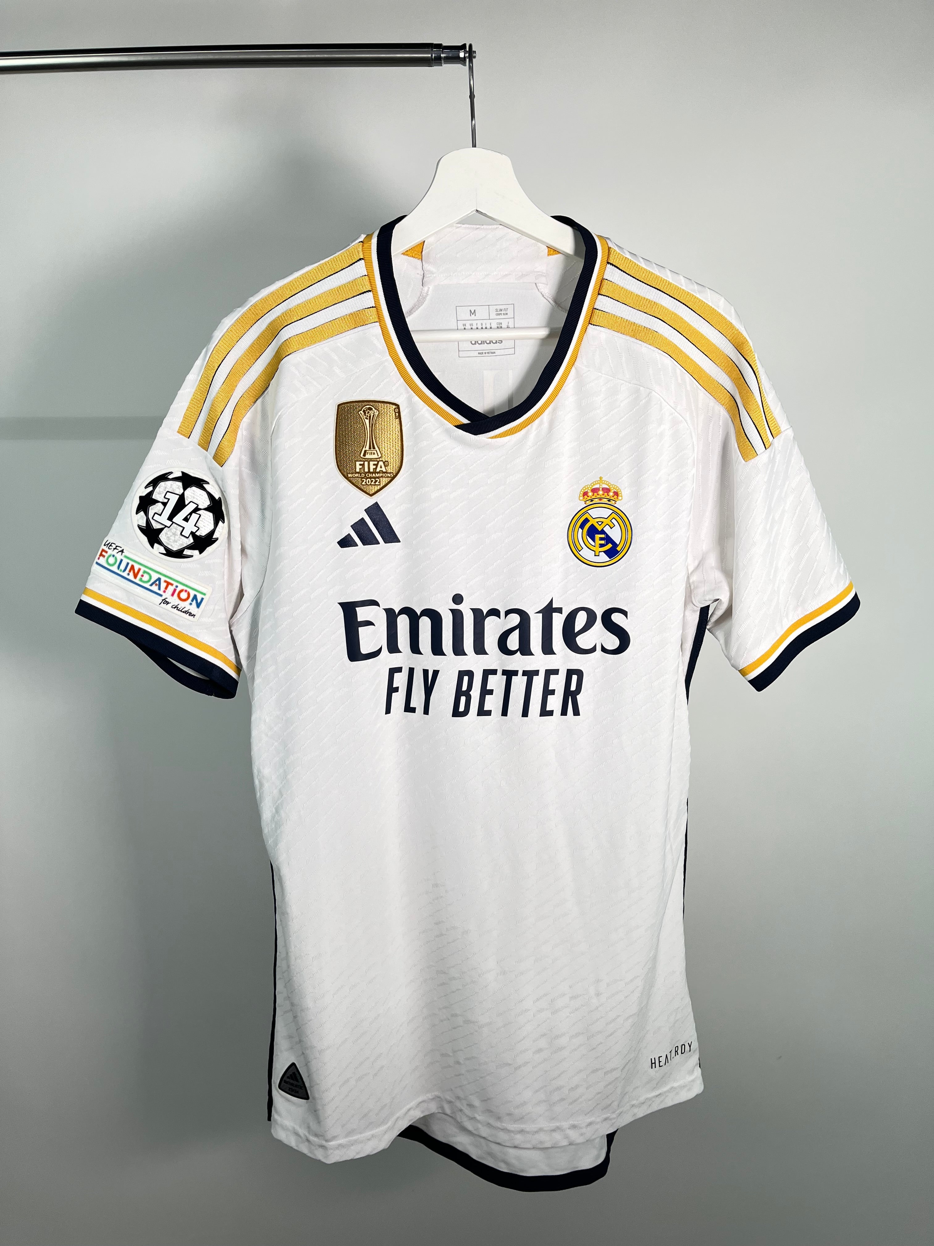 Jersey Real Madrid Local 2023 2024 Versión Jugador *Champions League* Vinícius Júnior (M)