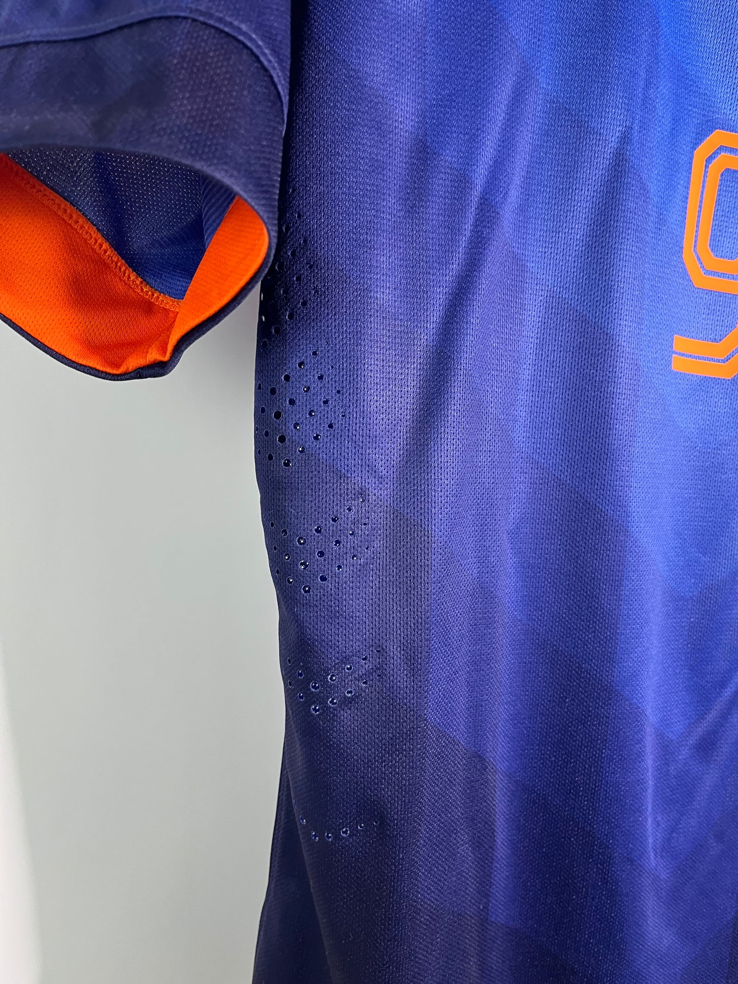Jersey Holanda Visita 2014 2015 Versión Jugador *Mundial Brasil* Robin Van Persie (L)