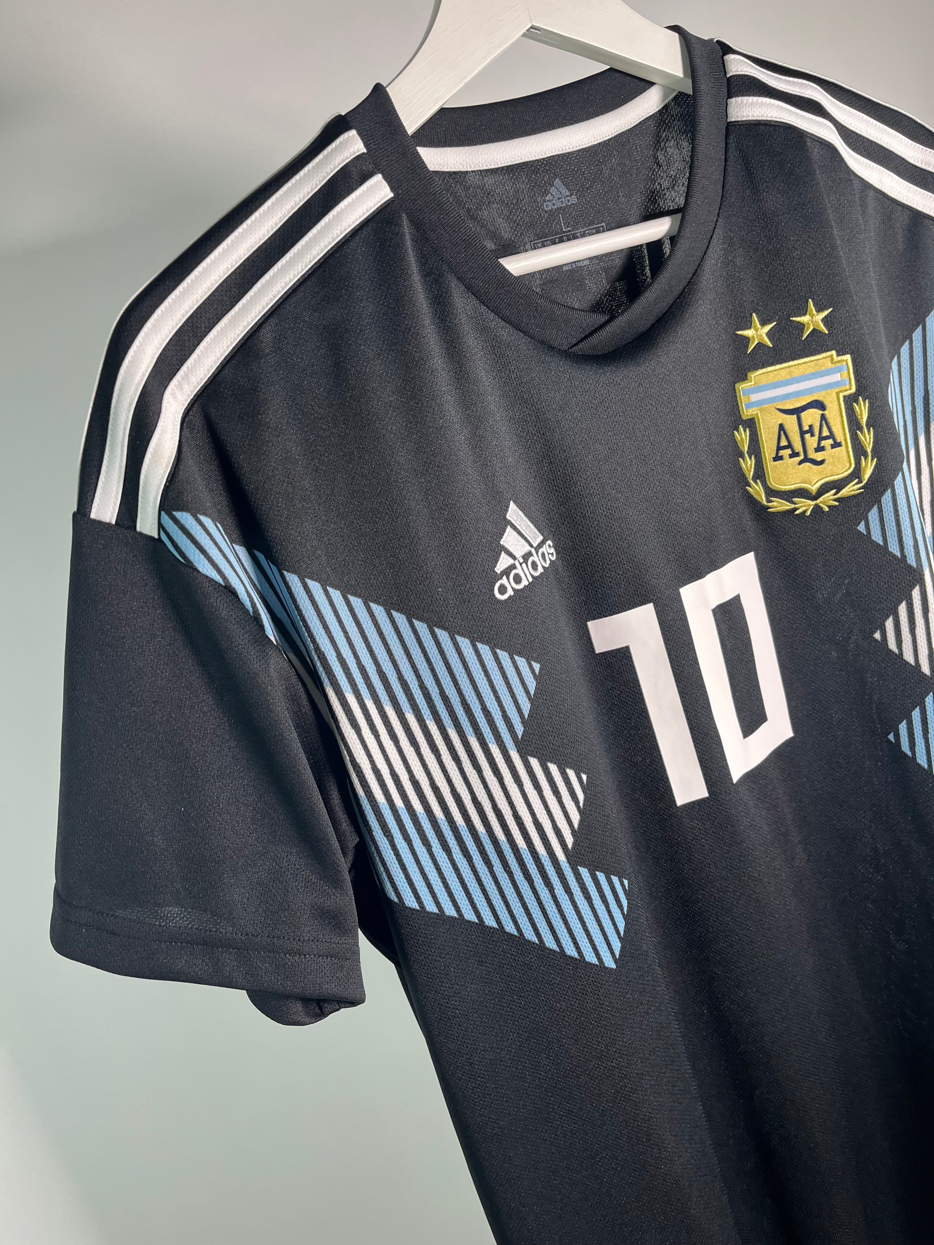 Jersey Argentina Visita 2018 2019 Lionel Messi (L)