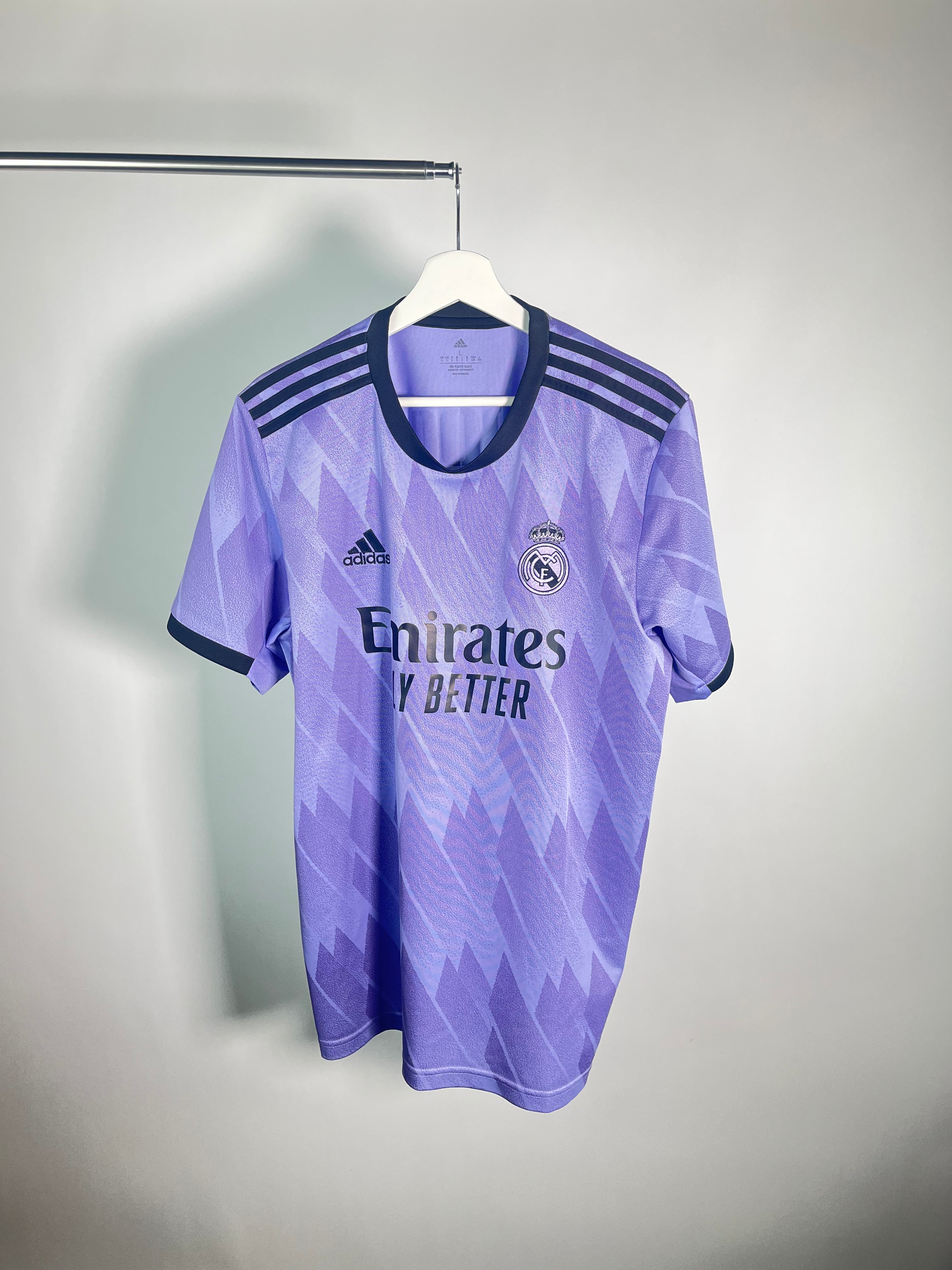 Jersey Real Madrid Visita 2022 2023 Toni Kroos (L)