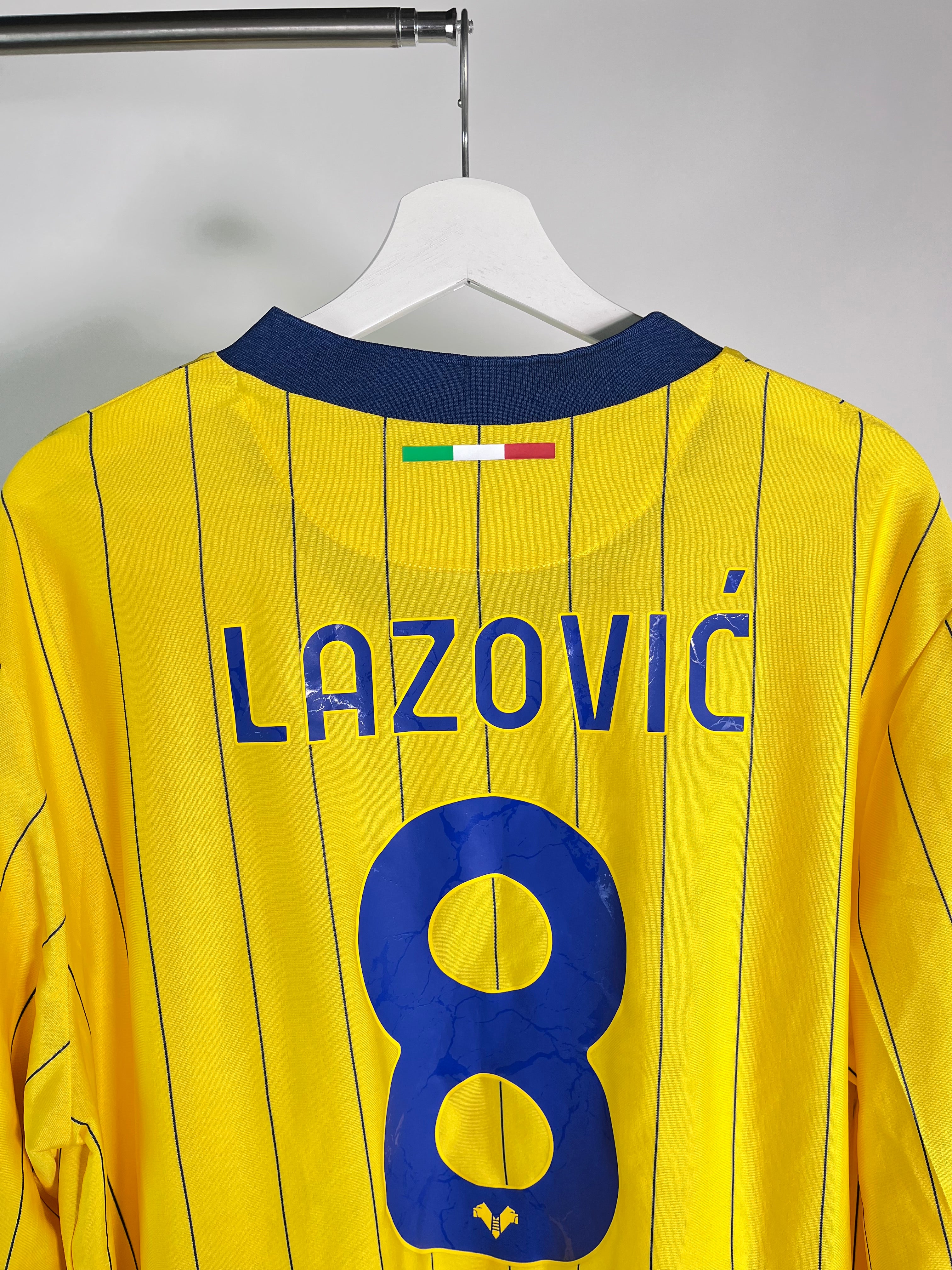 Jersey Hellas Verona Cuarta 2024 2025 Versión Jugador Darko Lazovic *Incluye Caja* (XXL)