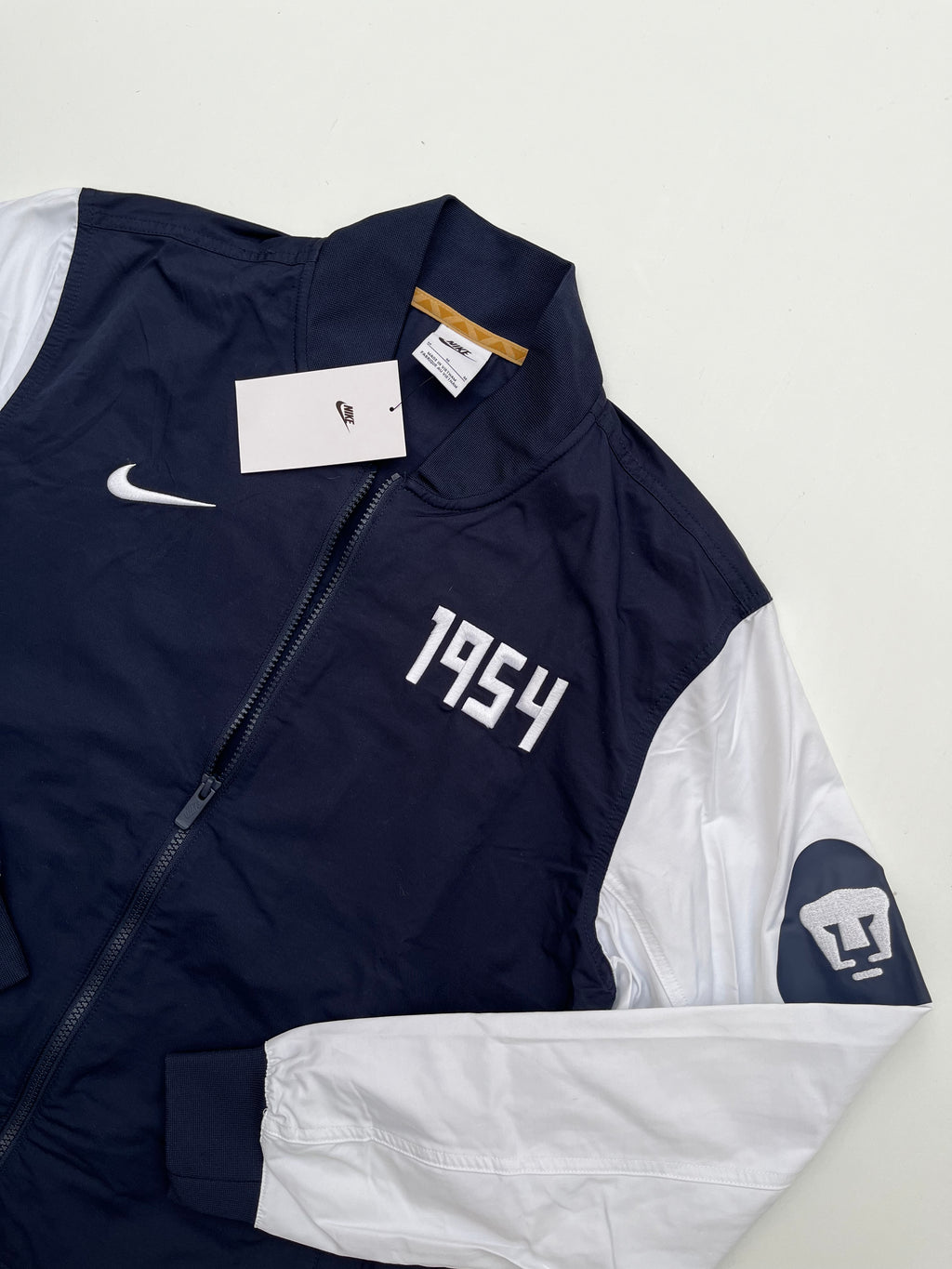 Chamarra Pumas 2024 2025 *C/Etiquetas* Incluye Llavero Edición Especial (M)