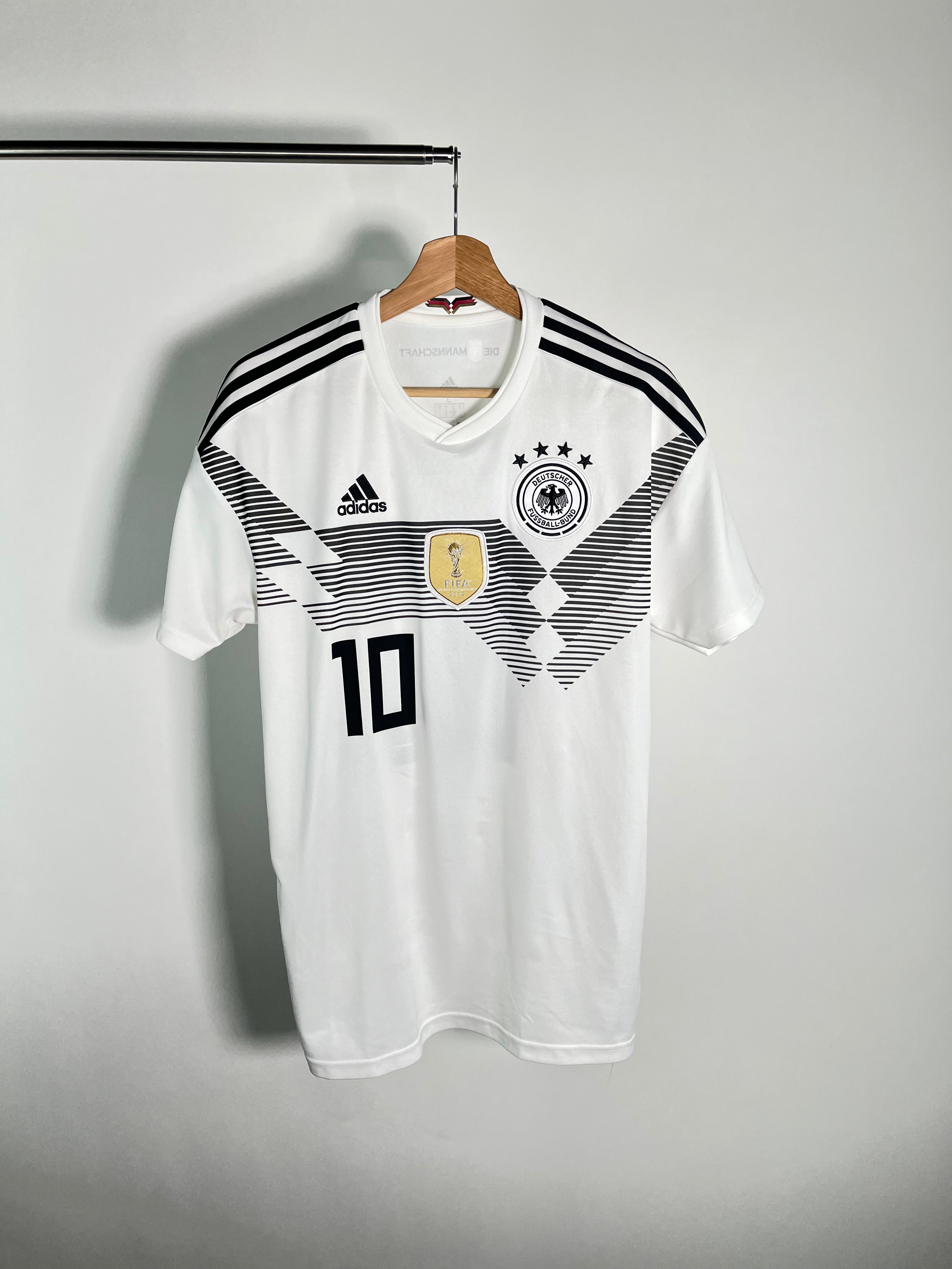 Jersey Alemania Local 2018 2020 Mesut Özil (L)