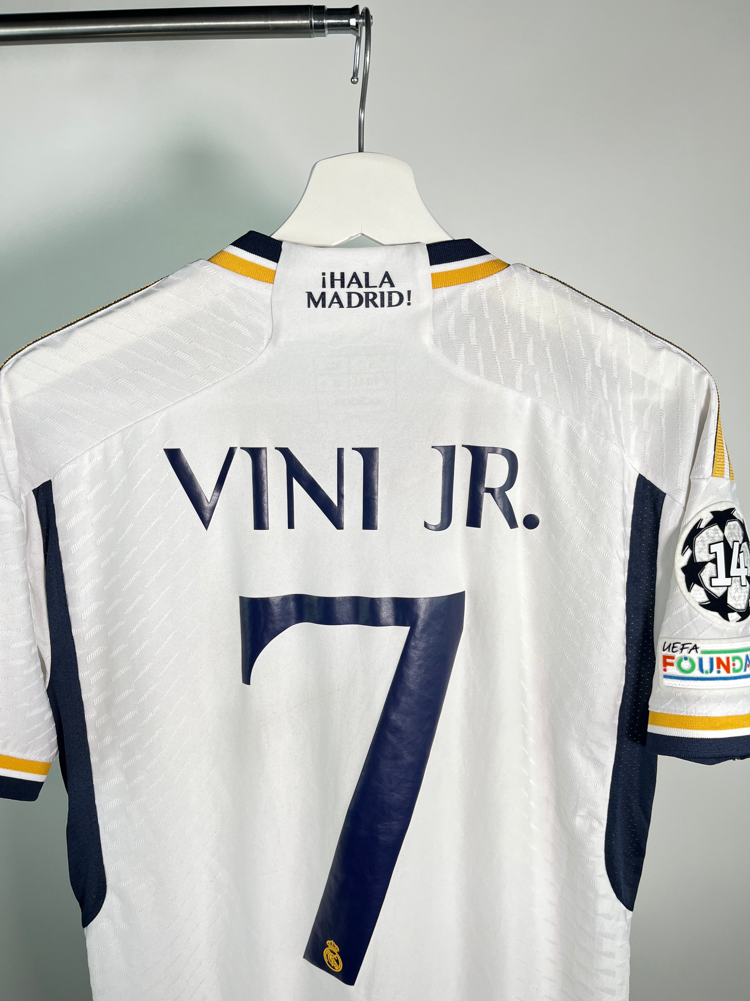 Jersey Real Madrid Local 2023 2024 Versión Jugador *Champions League* Vinicíus Júnior (S)
